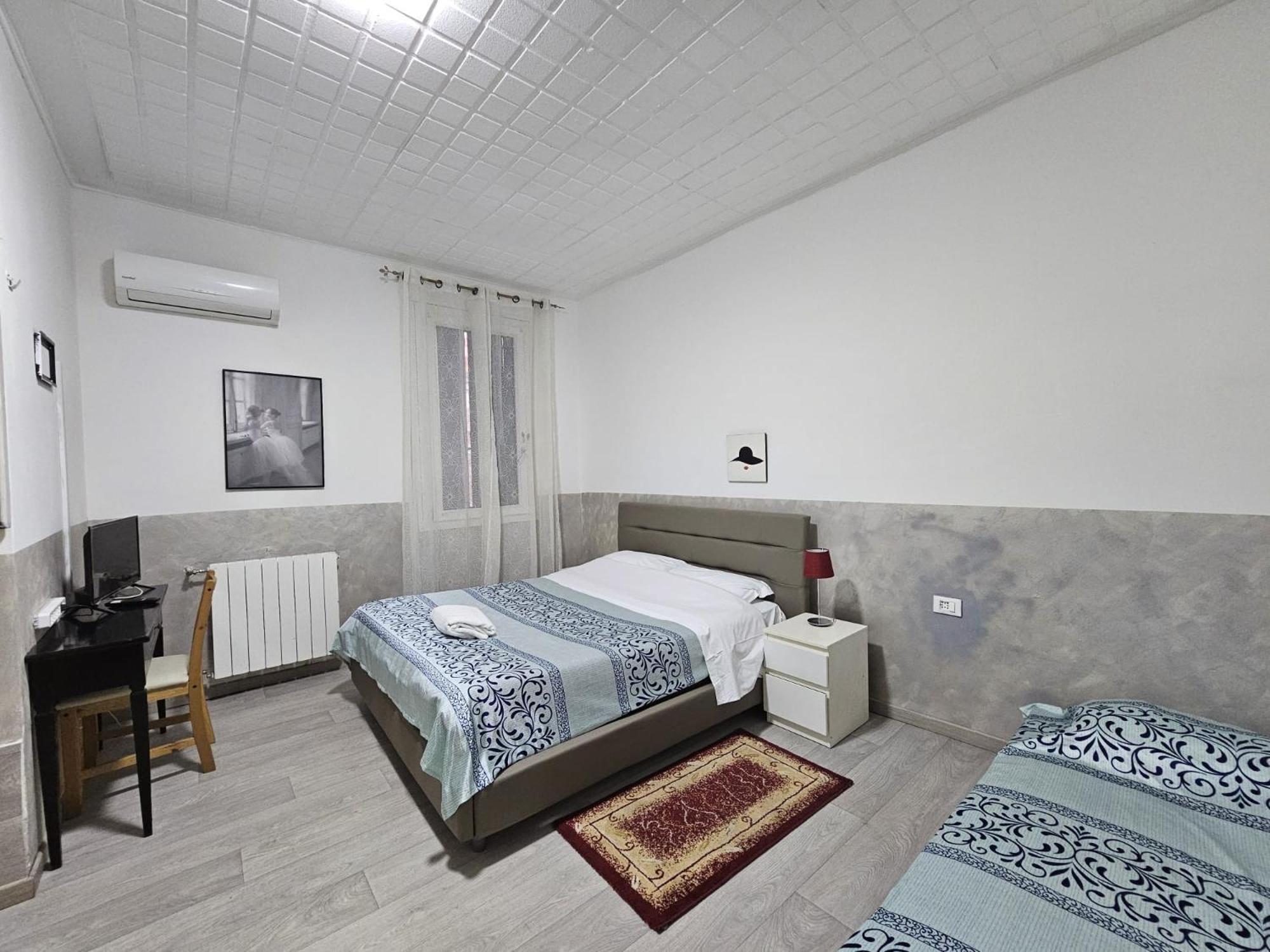 Triple Room with Private Bathroom - Photo 9