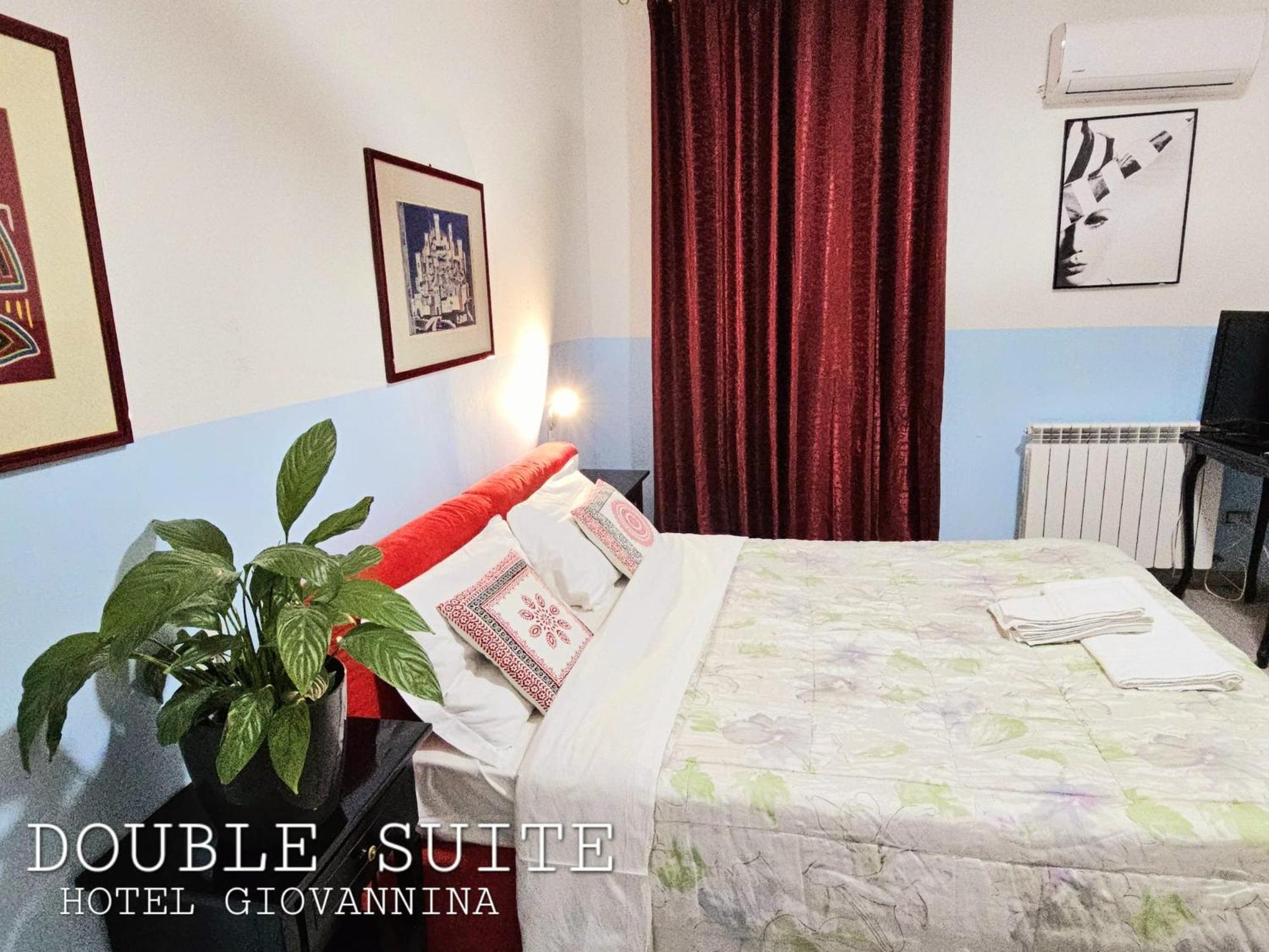 Double or Twin Room with Private Bathroom - Photo 6