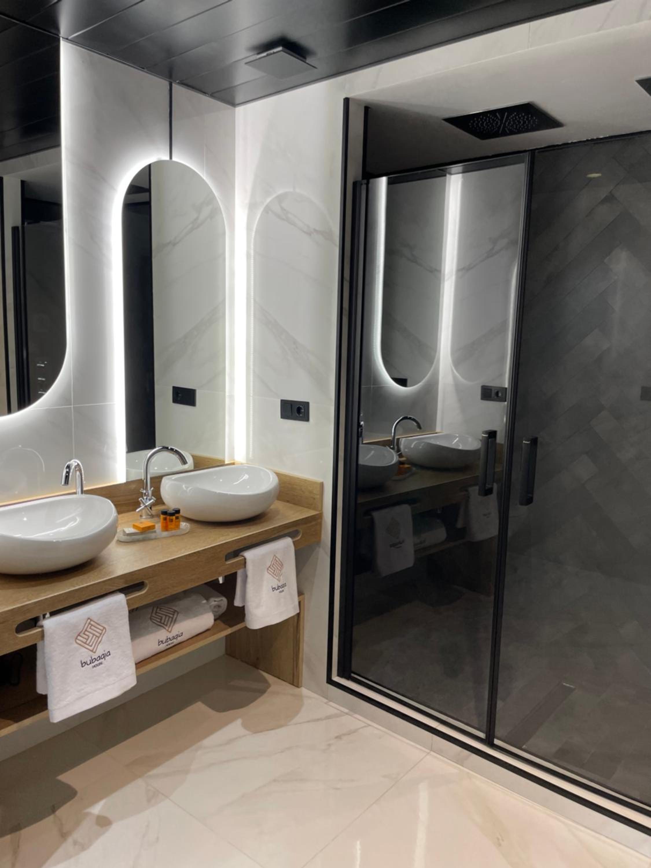 Deluxe Suite - Photo 7