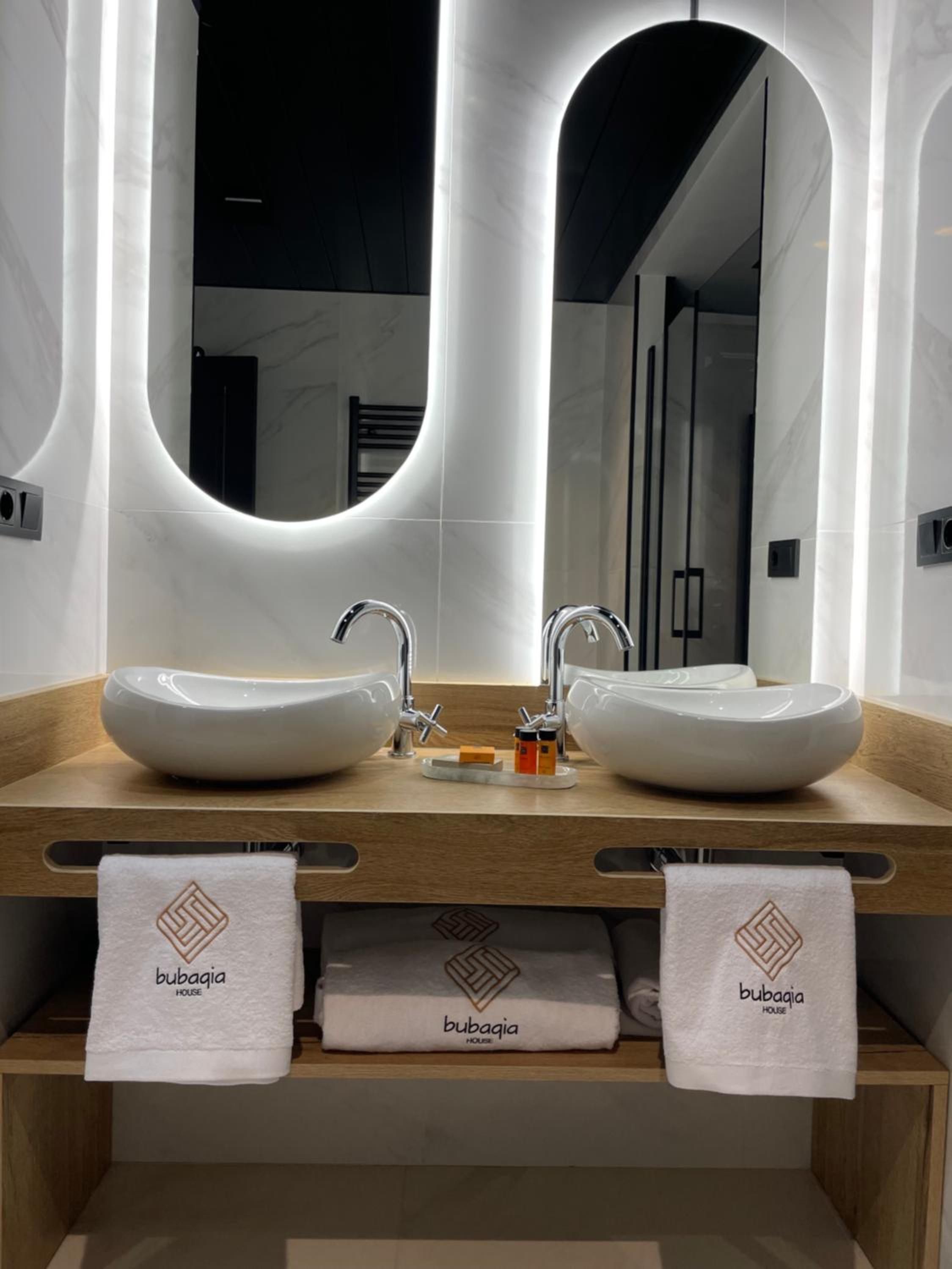 Deluxe Suite - Photo 2