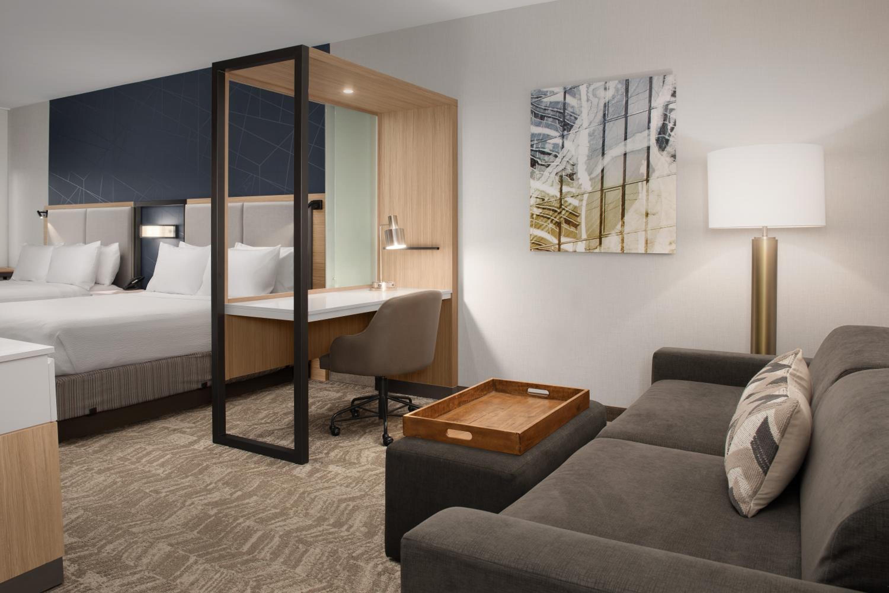 QQSTStudio Suite, 2 Queen, Trundle Bed - Photo 12