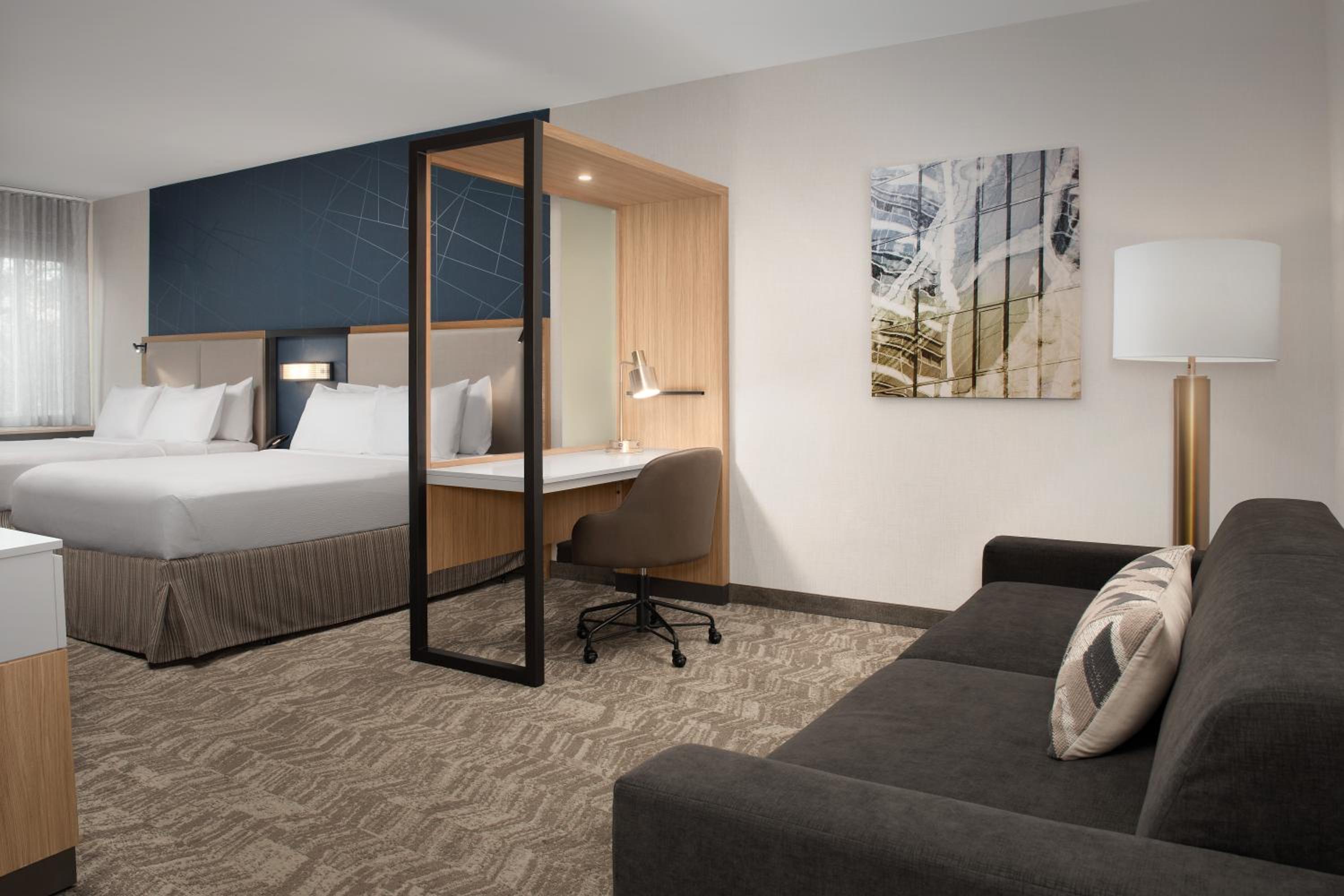 QQSTStudio Suite, 2 Queen, Trundle Bed - Photo 16