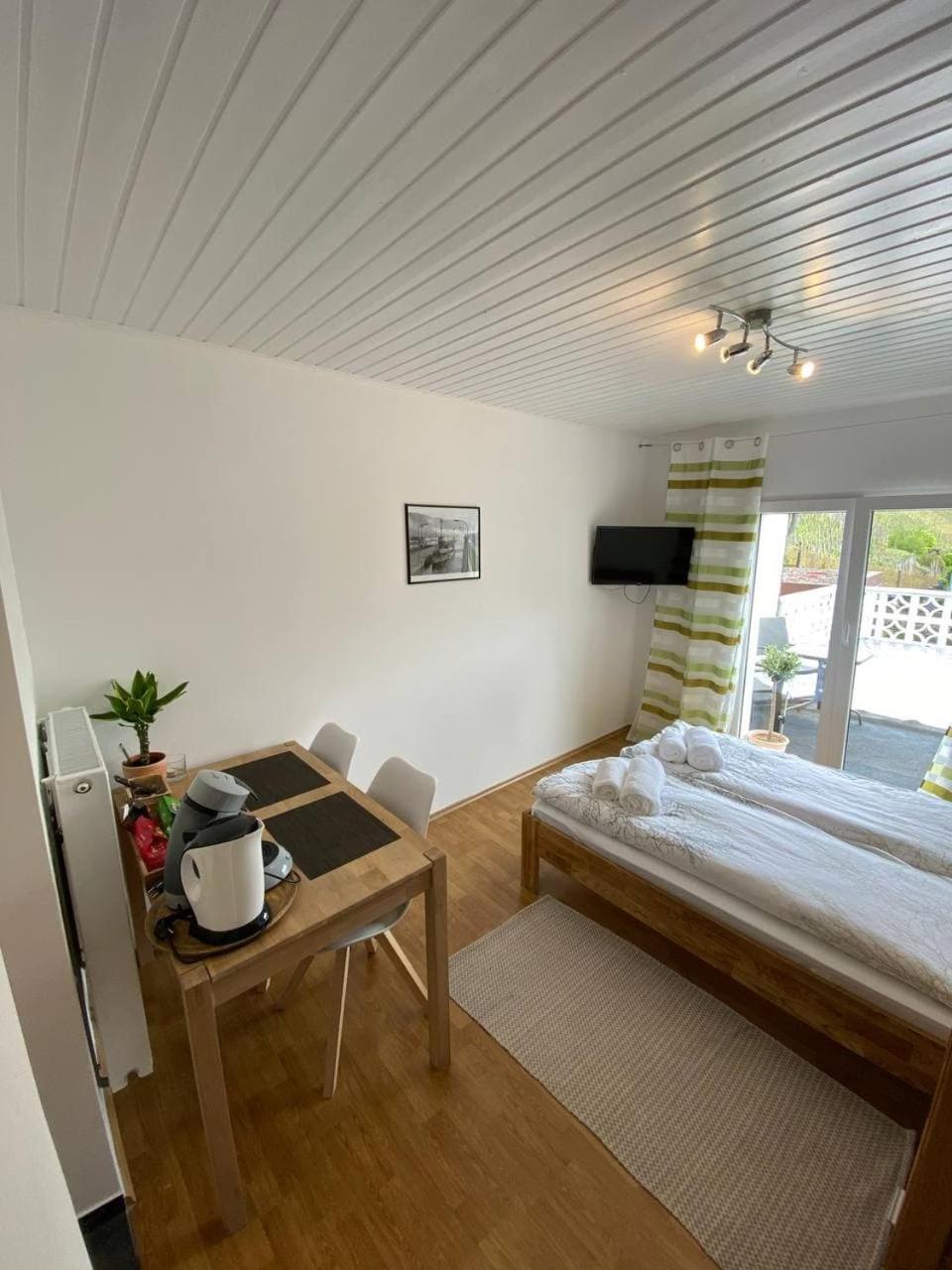 One-Bedroom Apartment photo 1