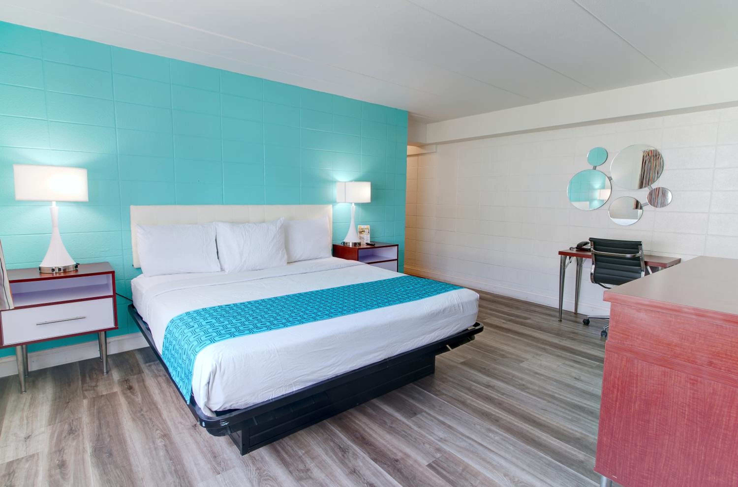 King Room - Non-Smoking photo 3