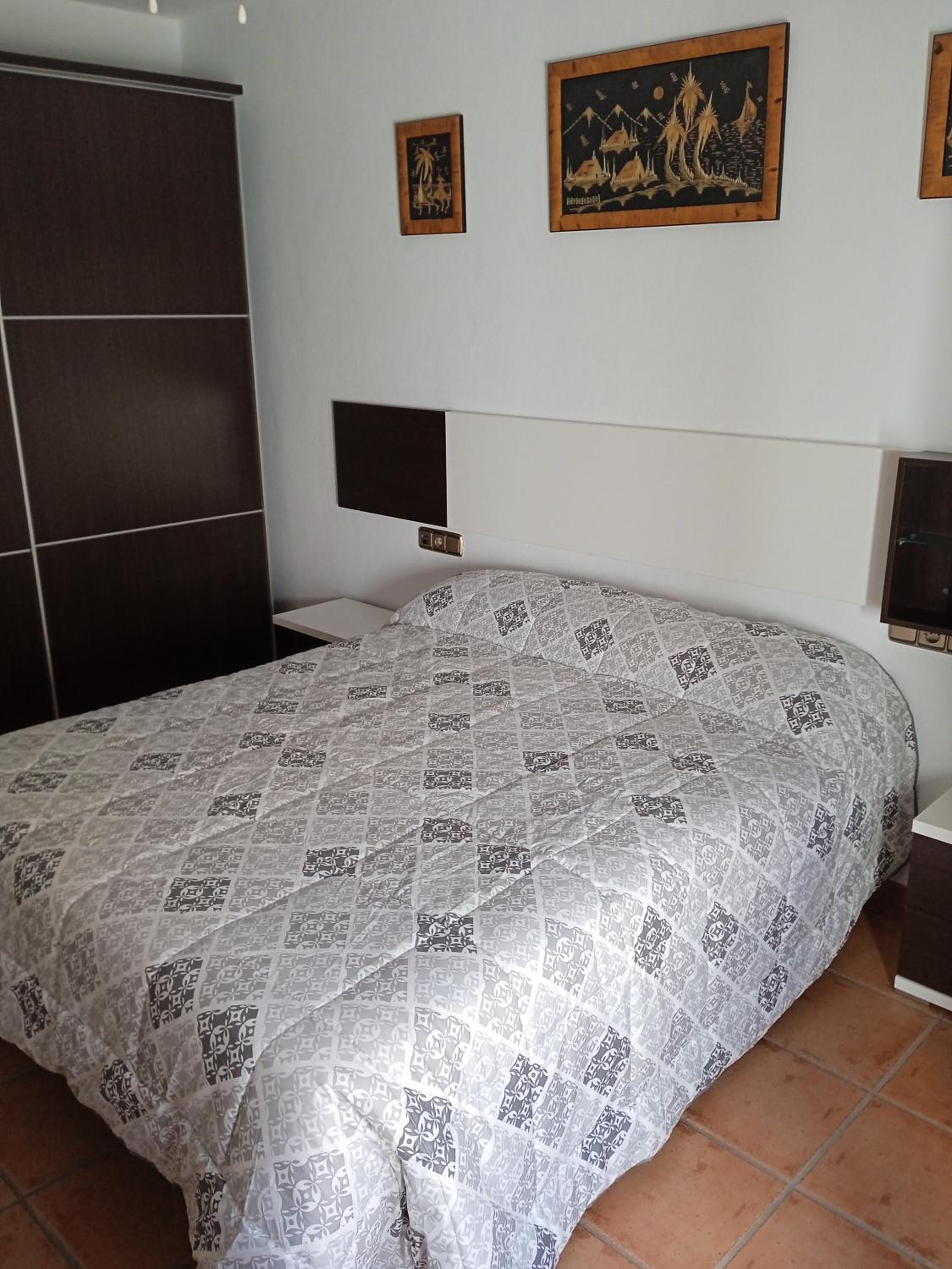 Three-Bedroom House photo 3