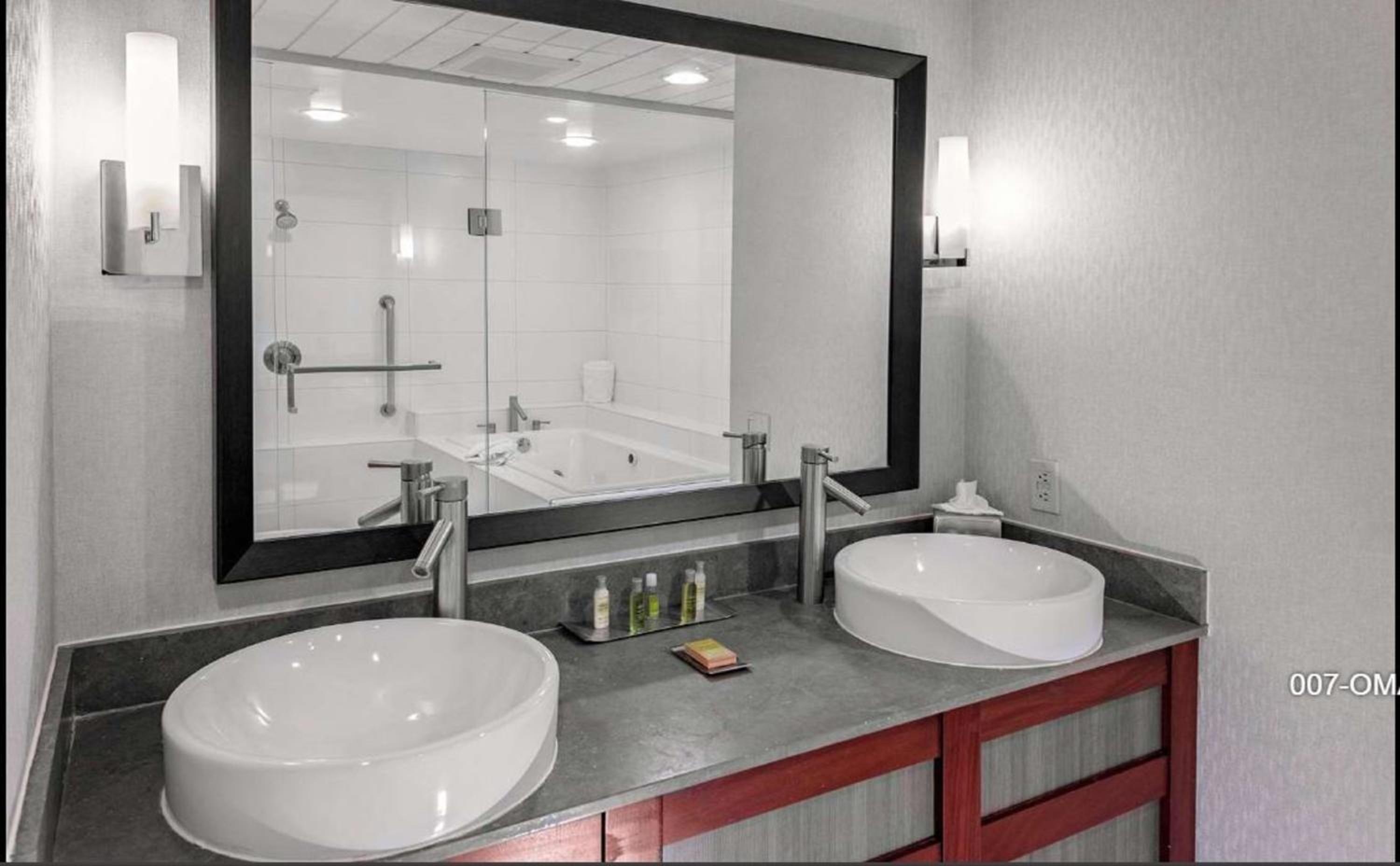 King Suite - Photo 3