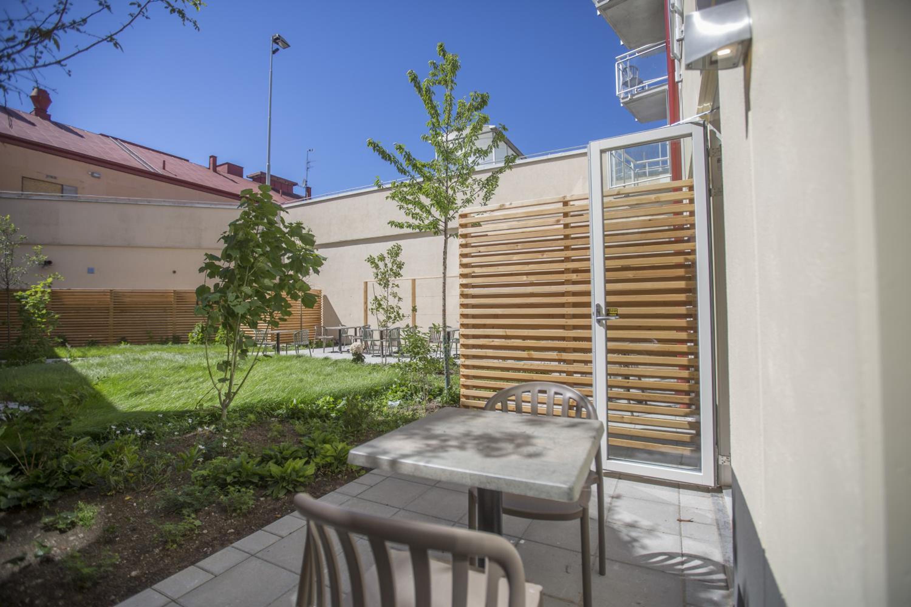 Superior Twin Room with Balcony thumbnail 6