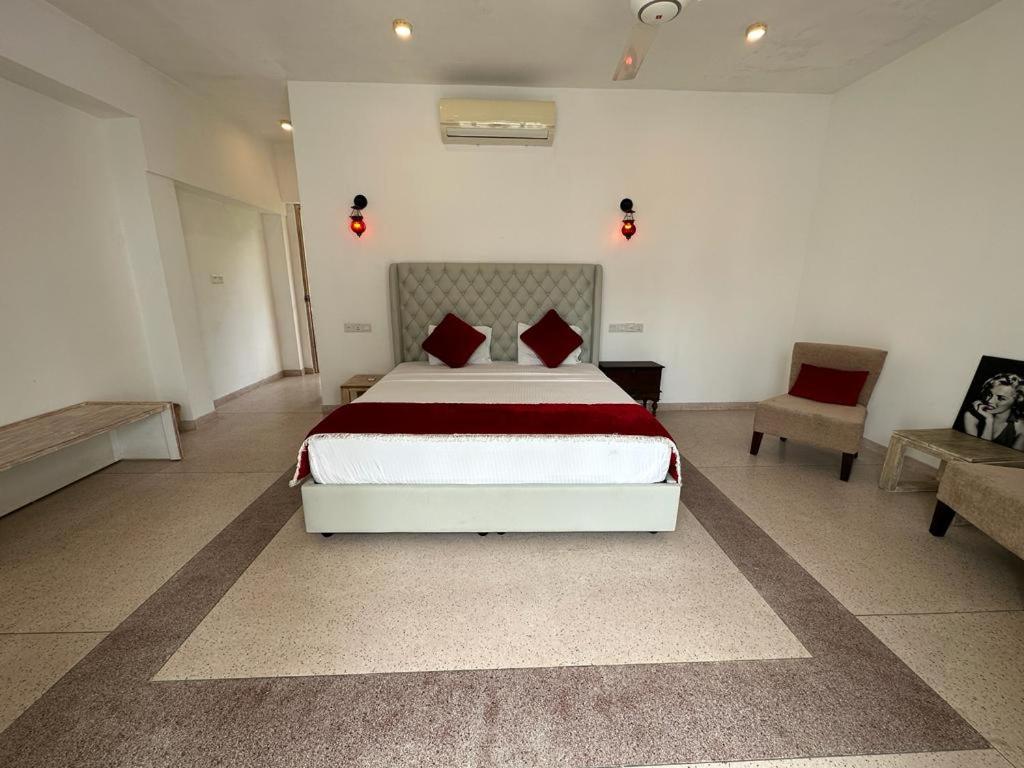 Honeymoon Room