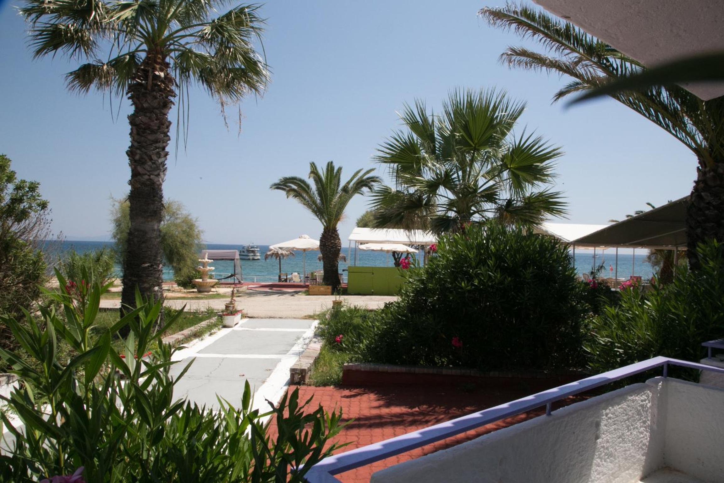 Family Room with Balcony and Sea View photo 3