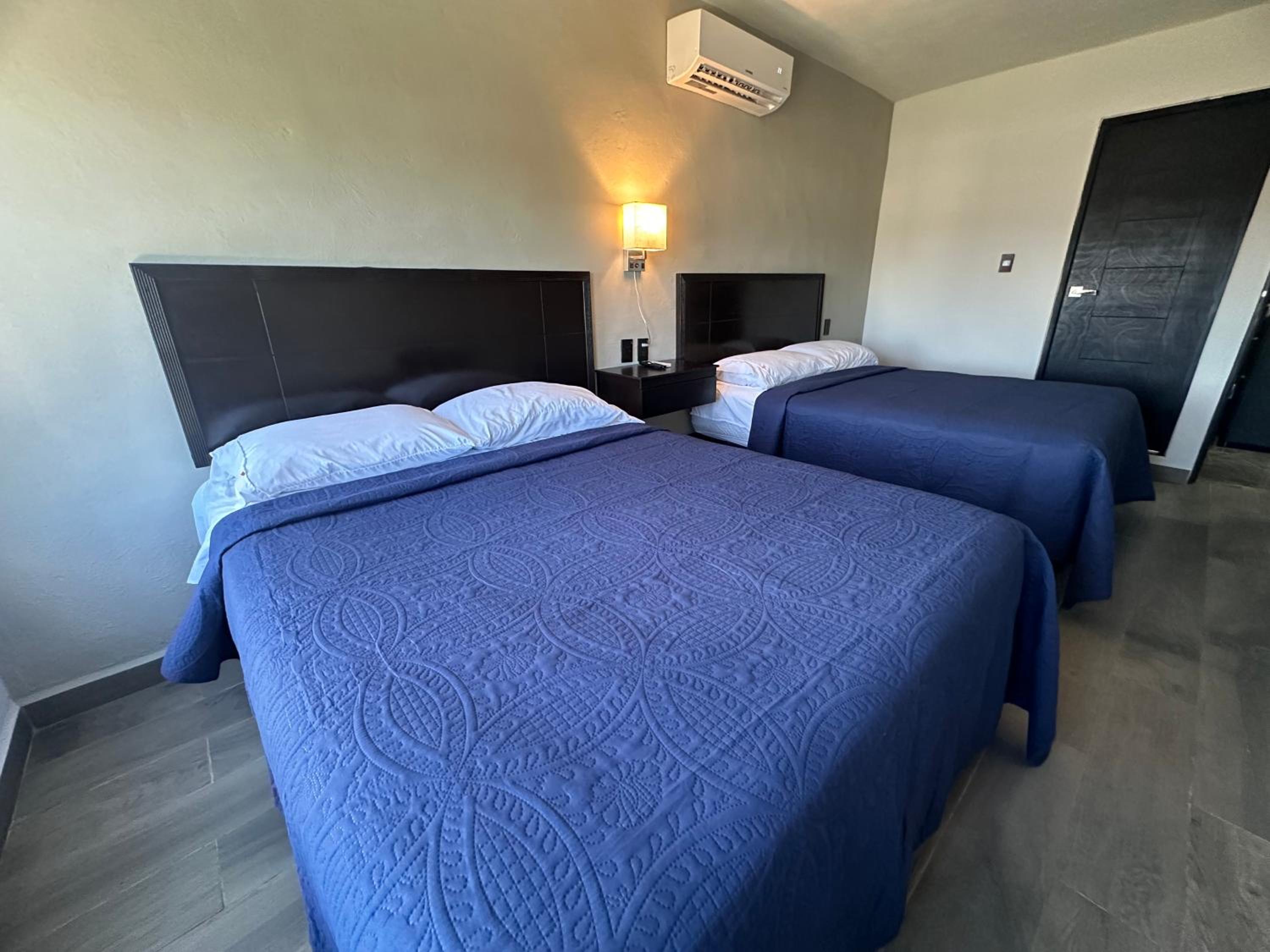 Standard Double Room with Two Double Beds photo 2