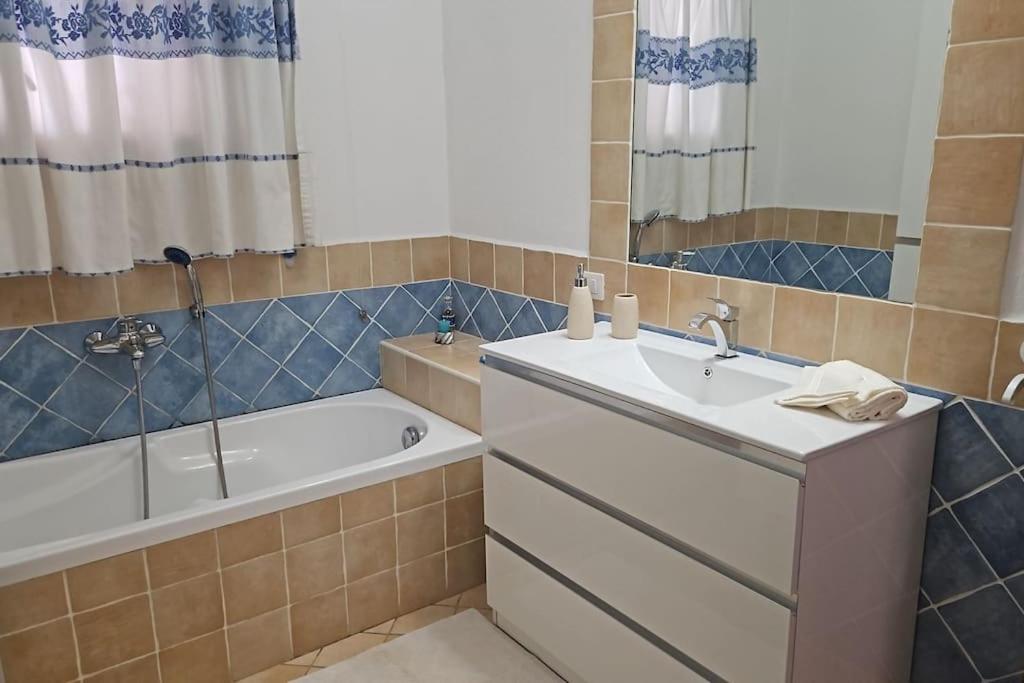 Three-Bedroom Apartment photo 2
