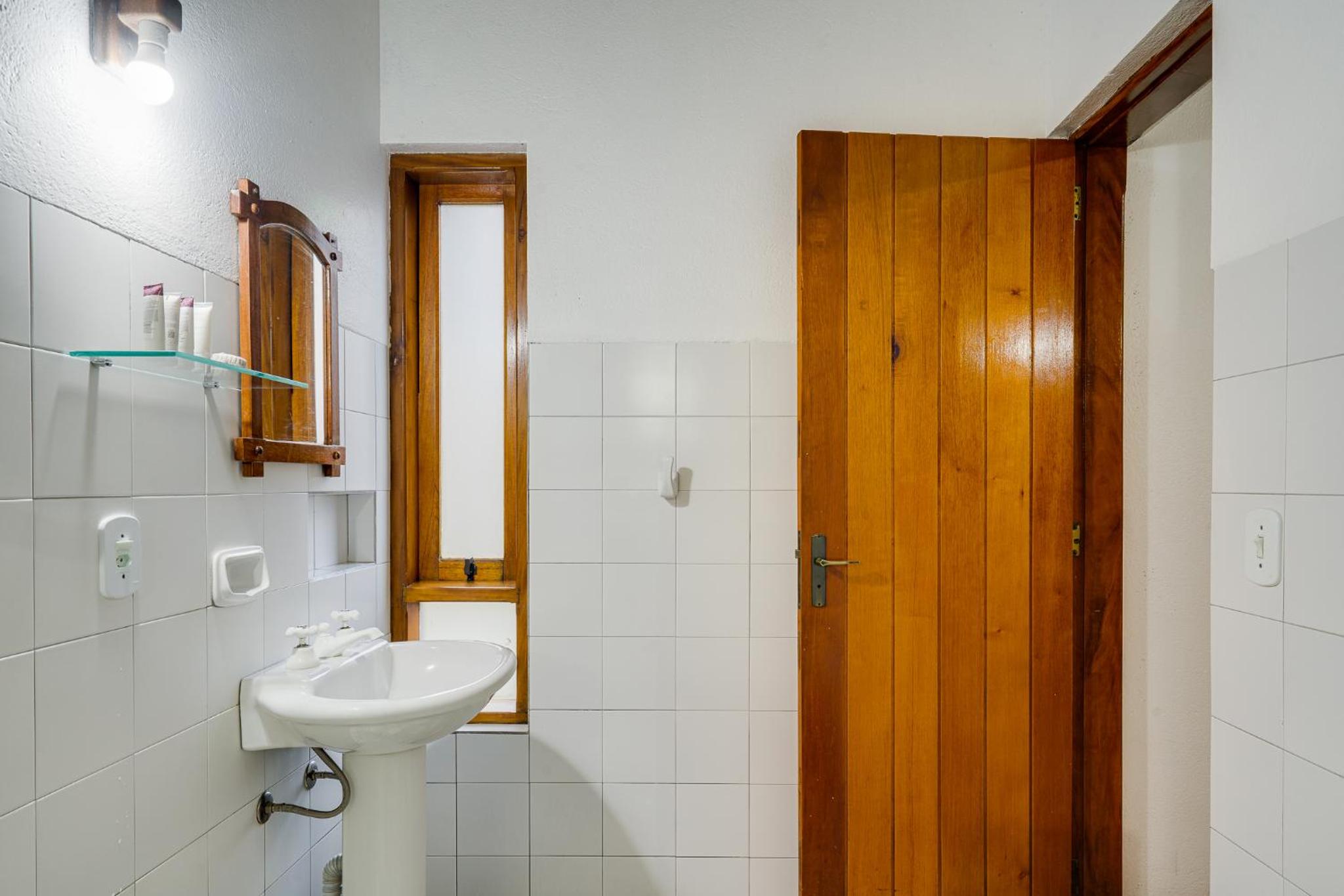 Standard Double Room - Photo 8