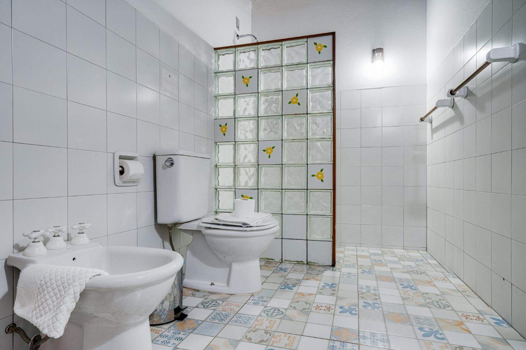 Standard Double Room - Photo 7