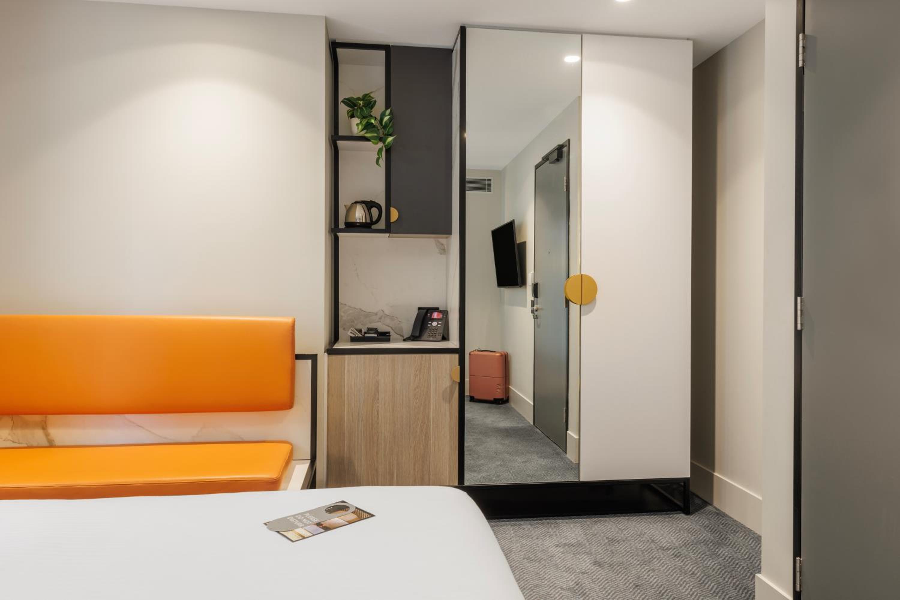 King Room with Juliette Balcony - Photo 5