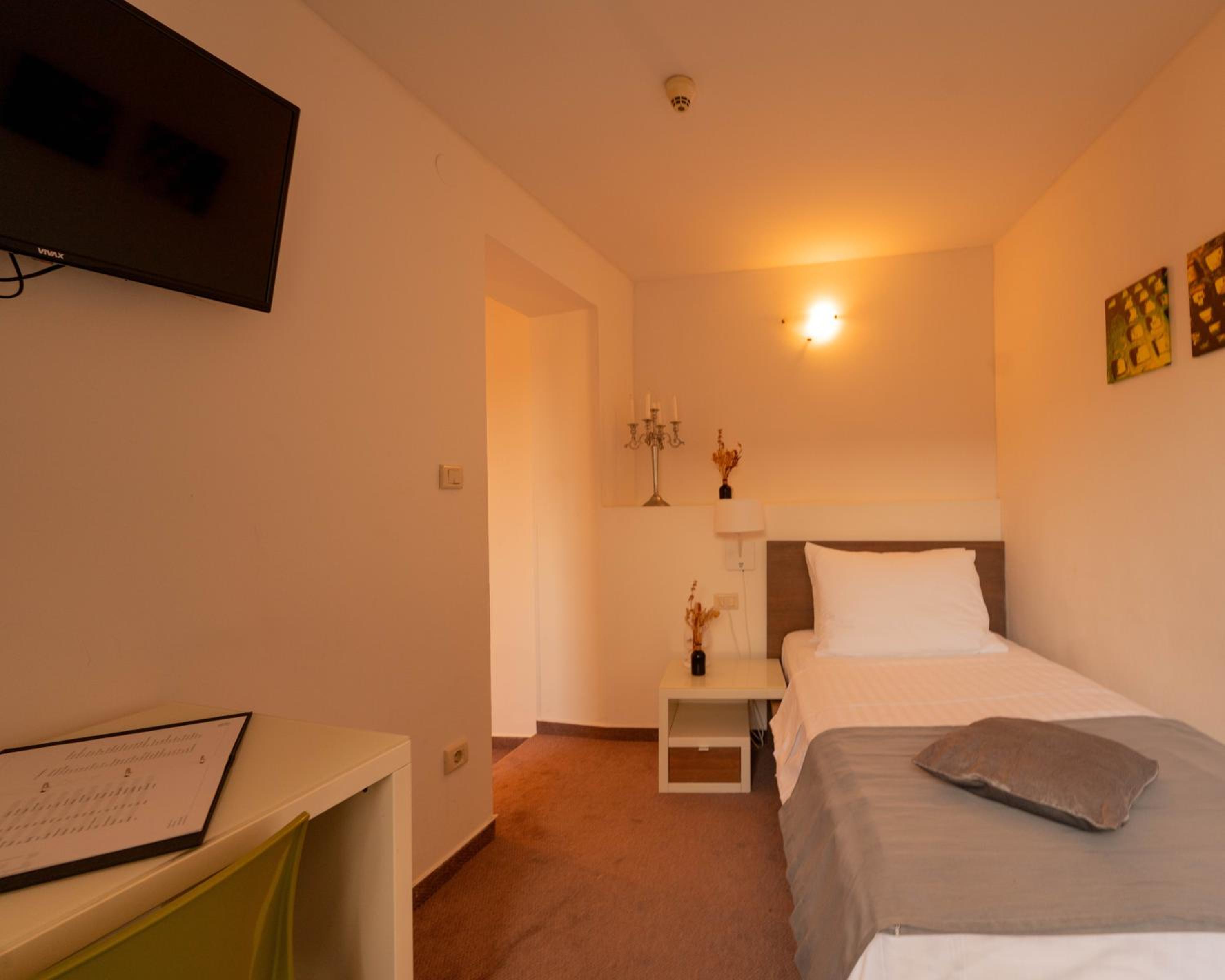 Suite with Terrace - Photo 27