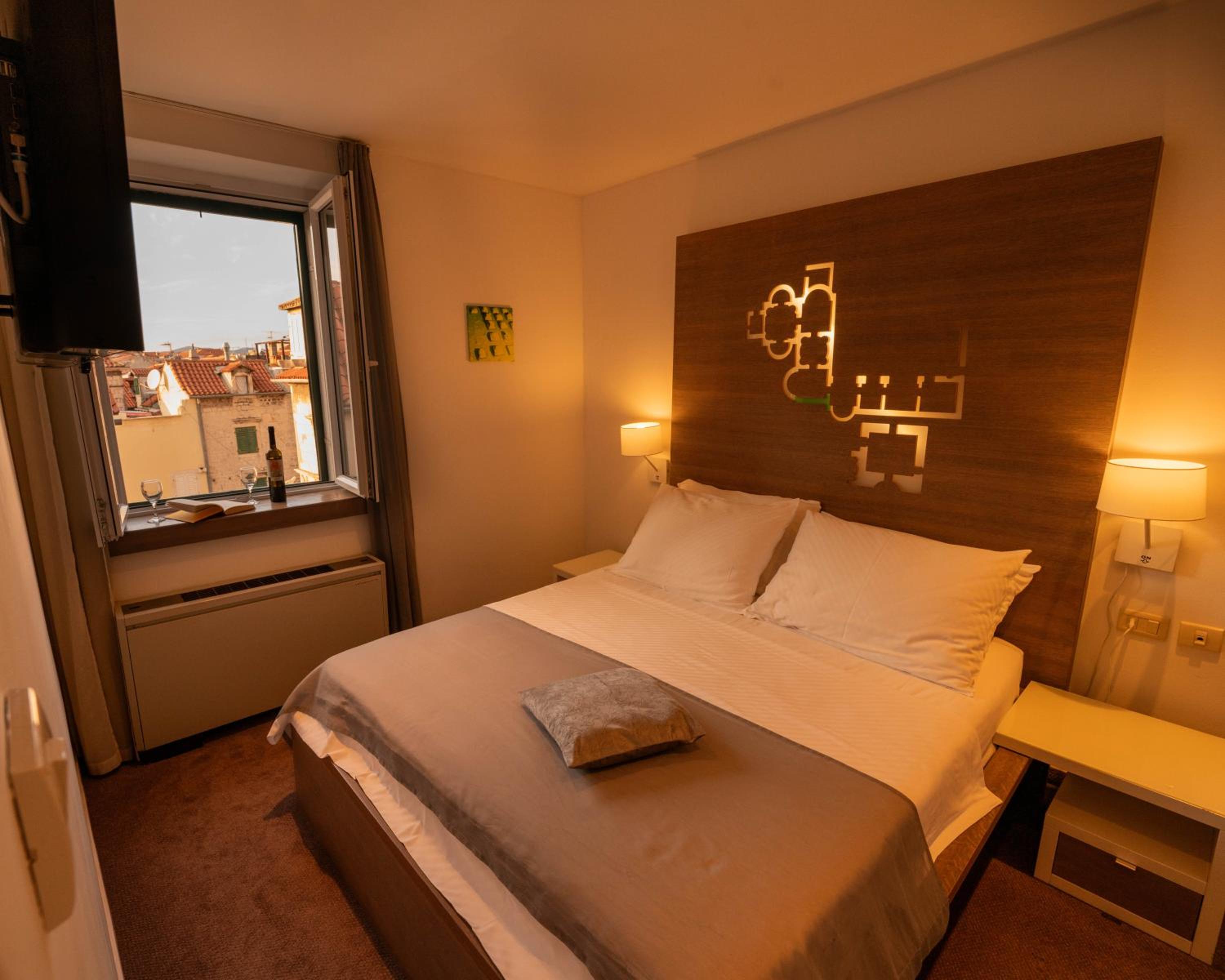 Suite with Terrace - Photo 12