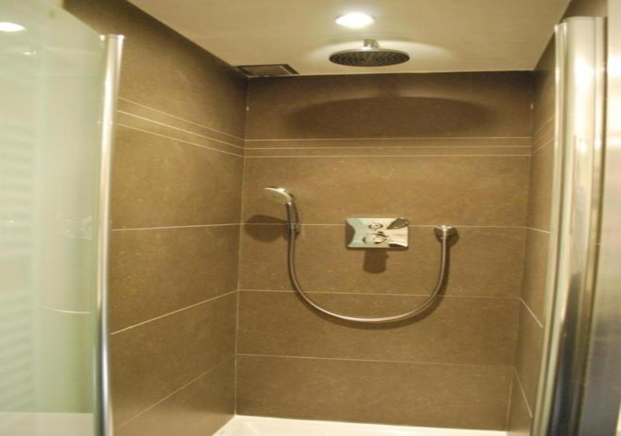 Suite - Photo 14