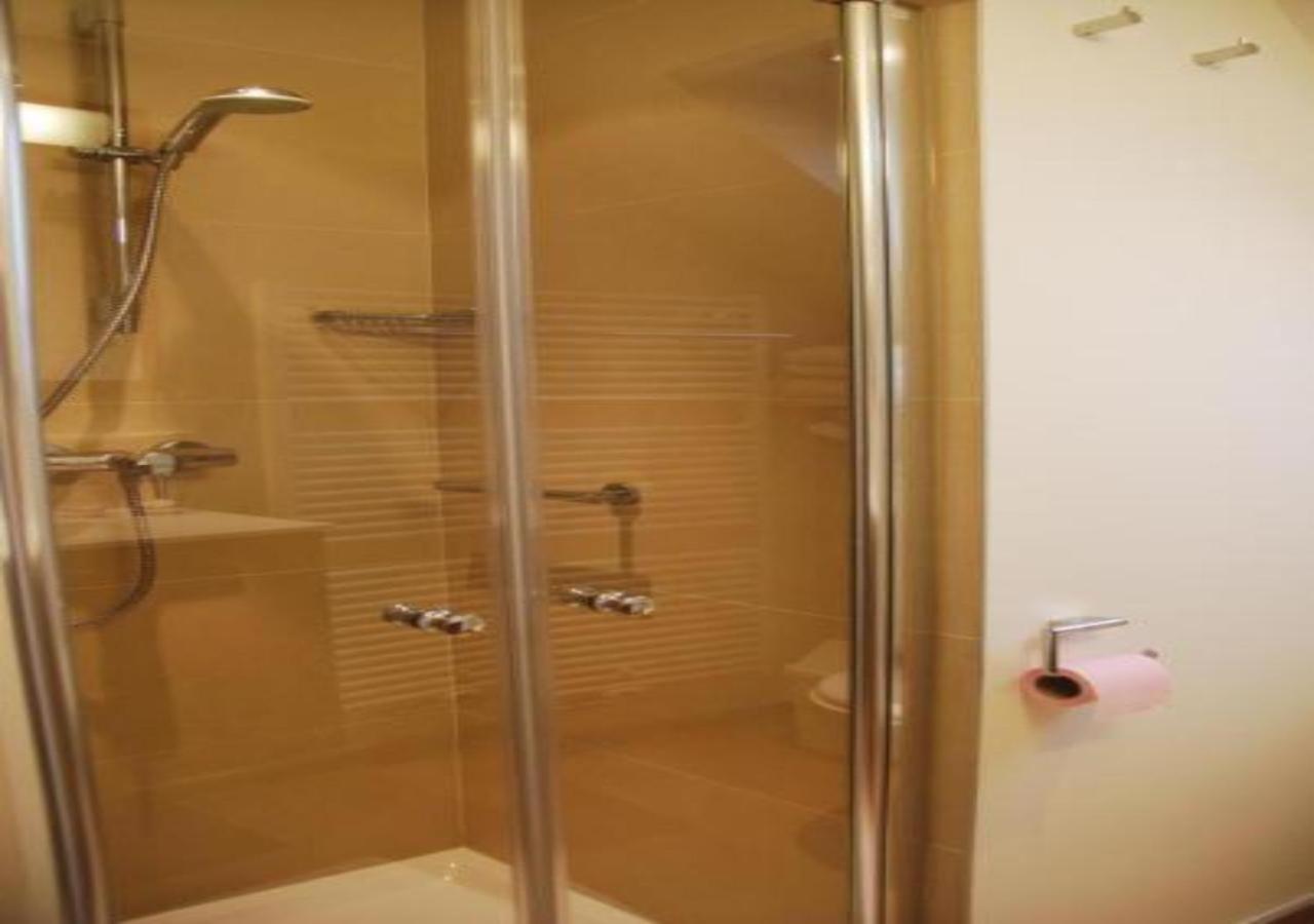 Standard Double Room - Photo 19