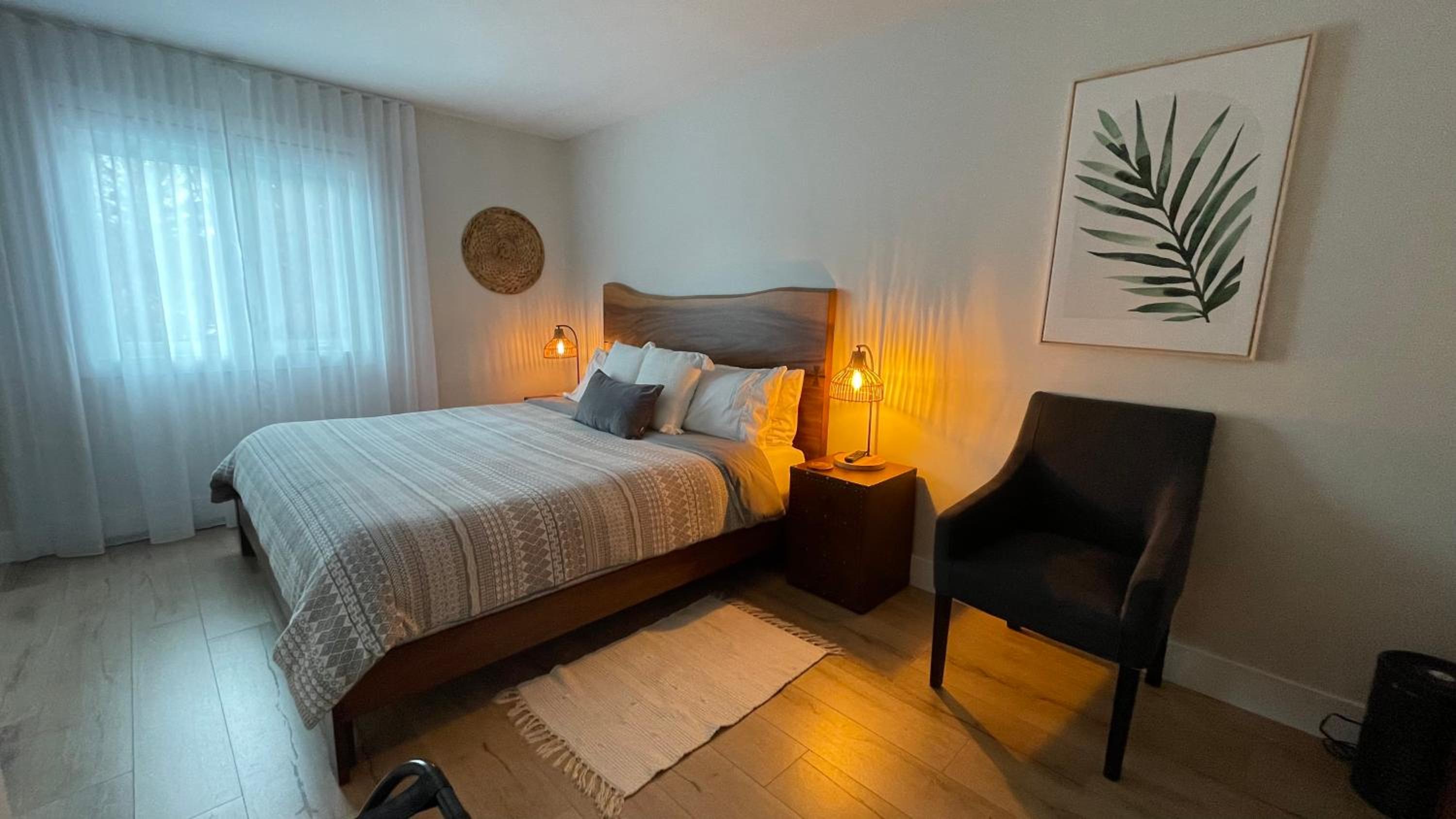 Deluxe King Room - Photo 1