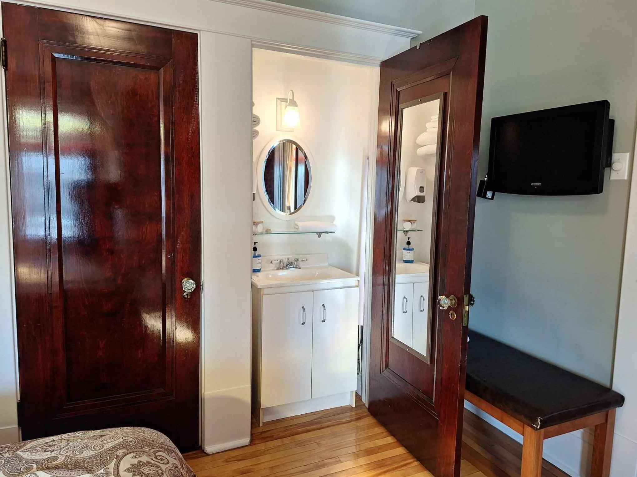 Queen Room photo 3