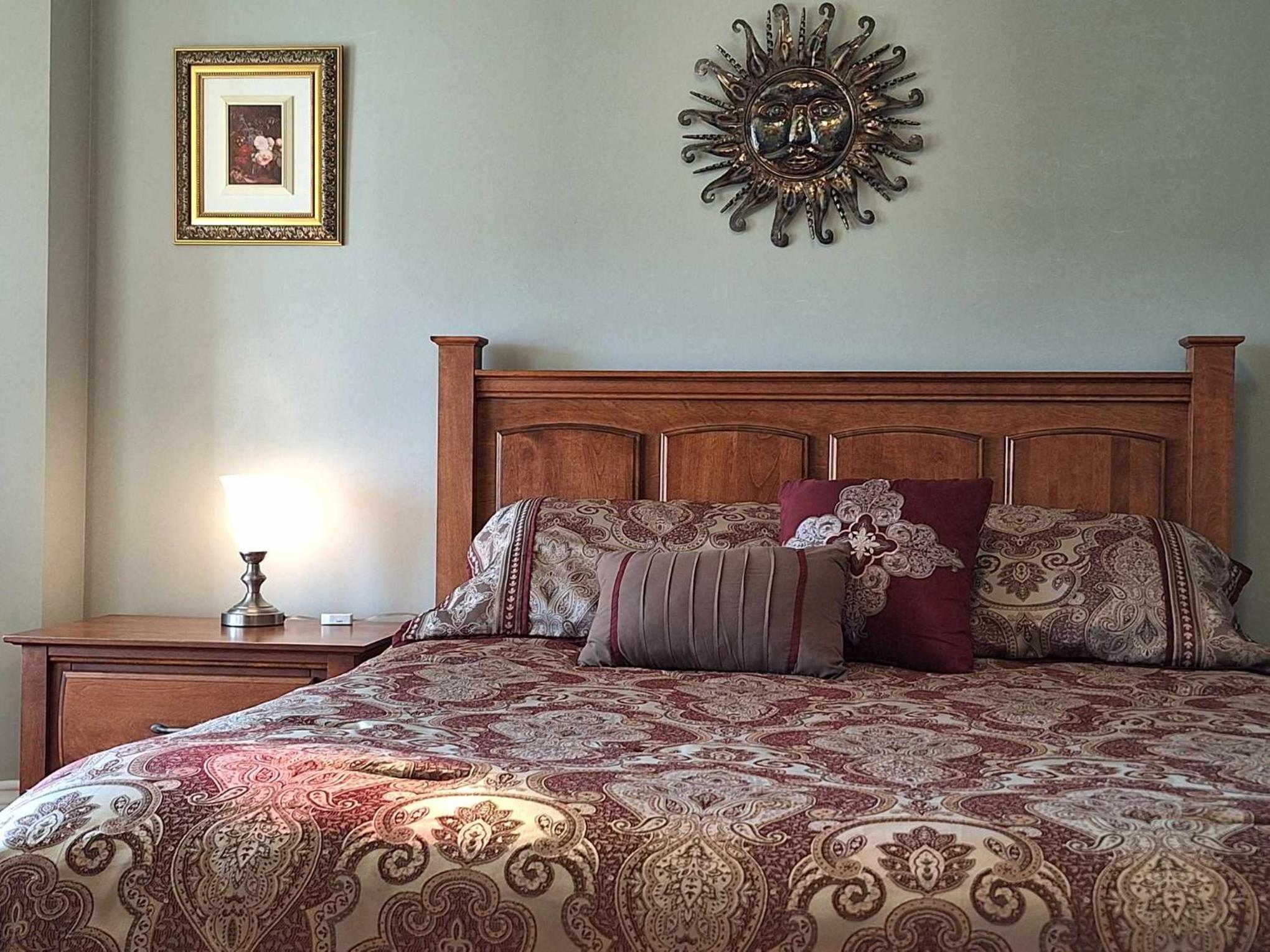 Queen Room photo 1