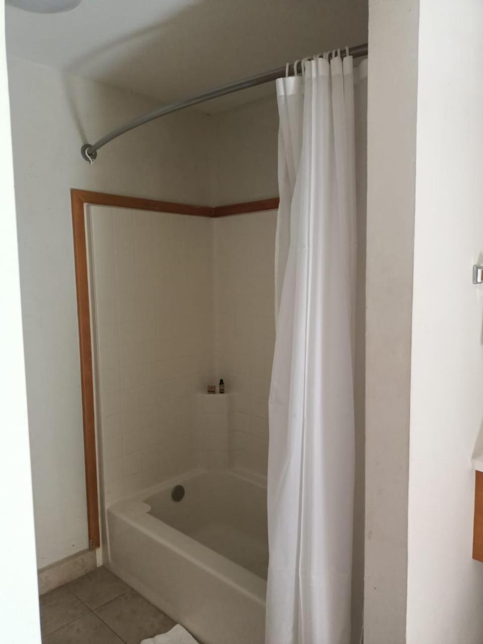 Double Room with Balcony - Photo 14