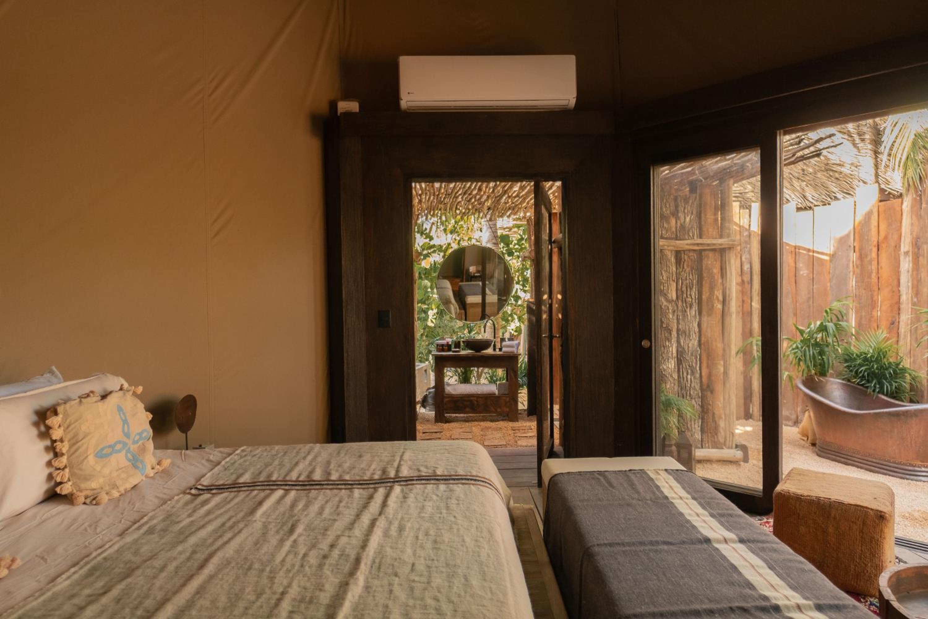 Superior Bungalow - Photo 3