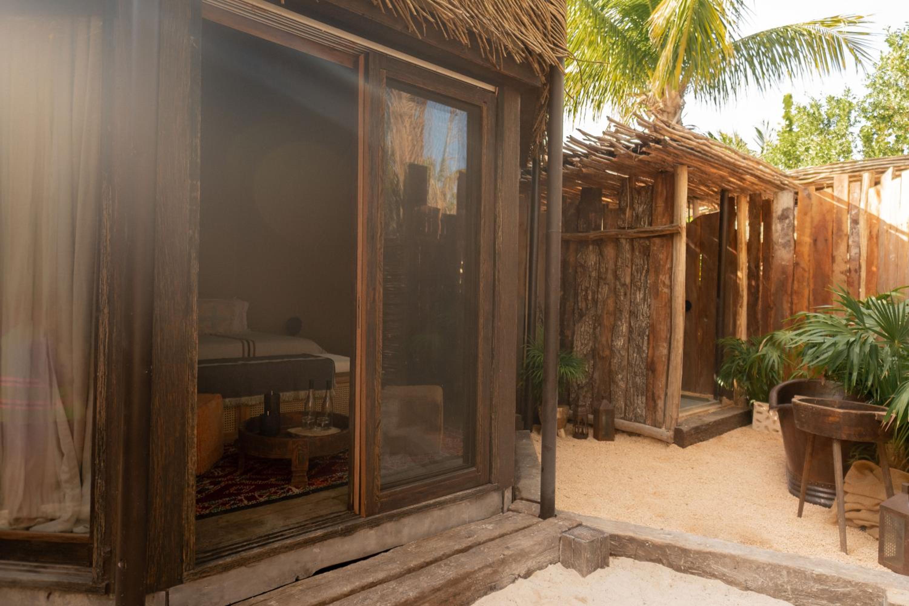 Superior Bungalow - Photo 2