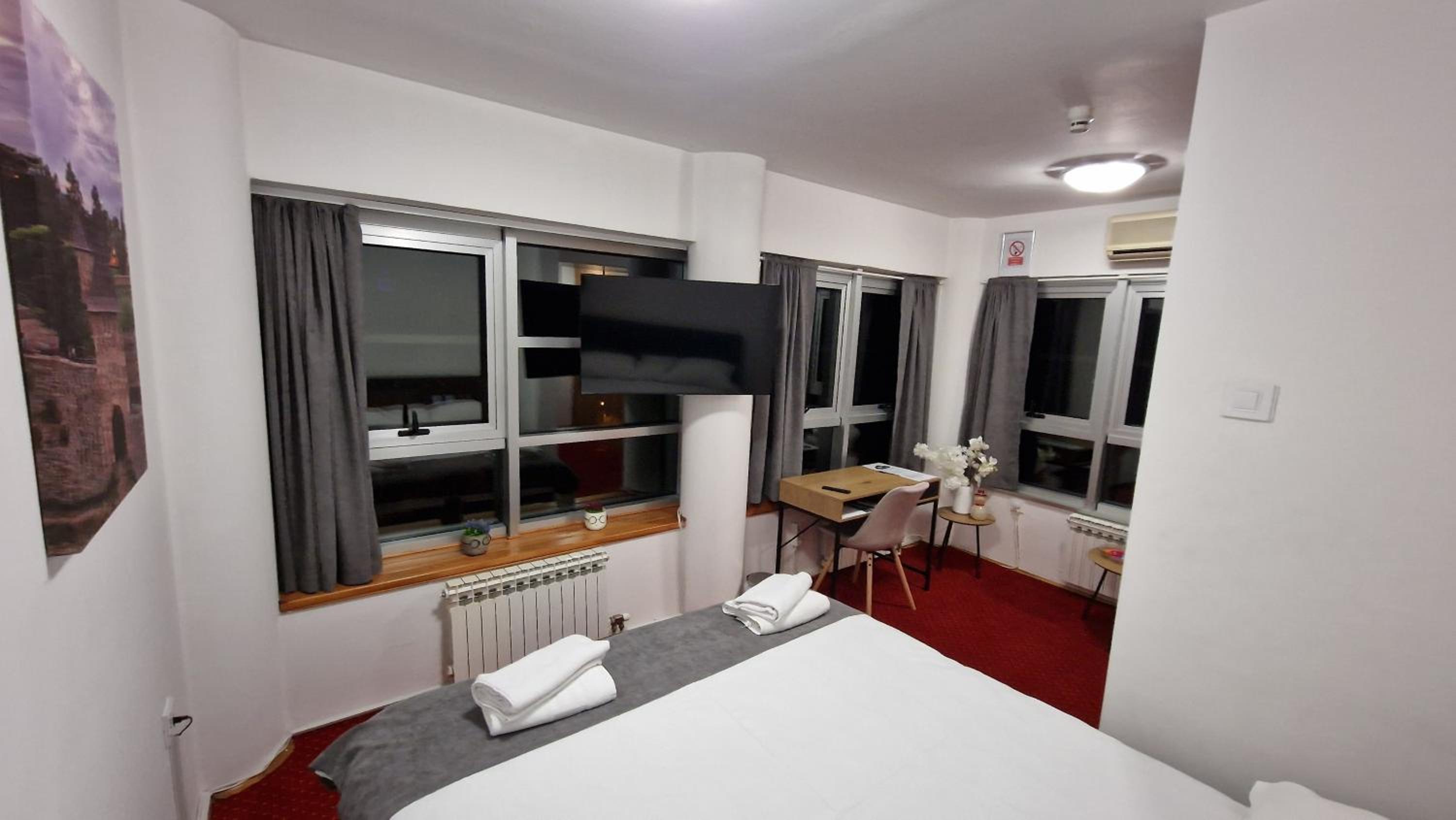Deluxe Double Room (2 Adults + 1 Child) photo 1