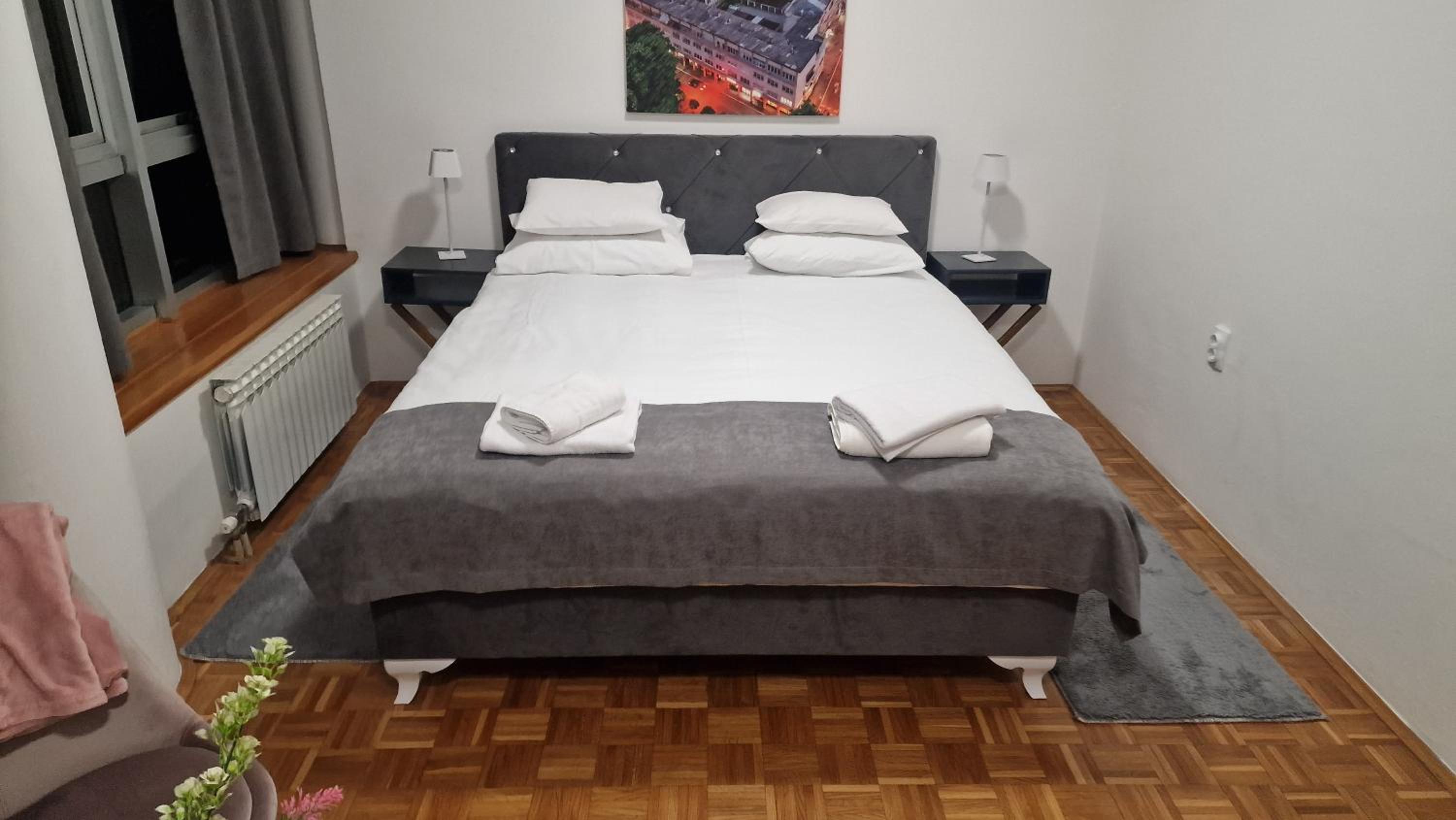 Deluxe Apartment photo 2