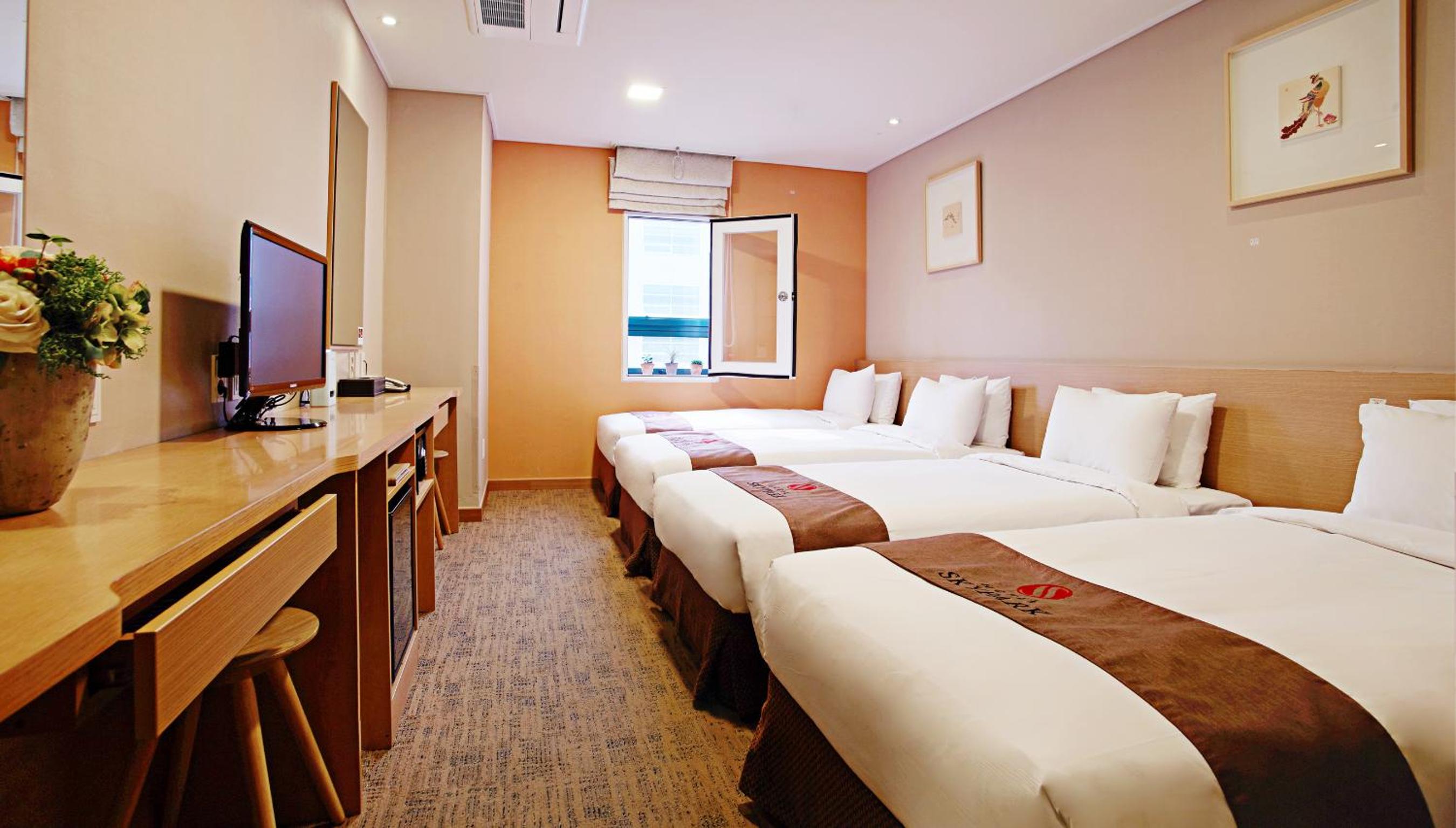 [Event PKG] Triple Room with 1 hour Early check in (from 14:00) & 1 set of Soothing Pad 
