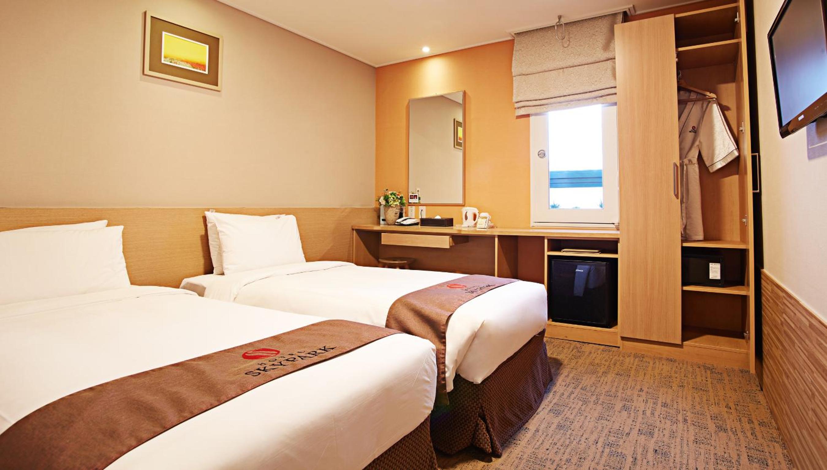 [Event PKG] Standard Twin Room with 1 hour Early check in (from 14:00) & 1 set of Soothing Pad 