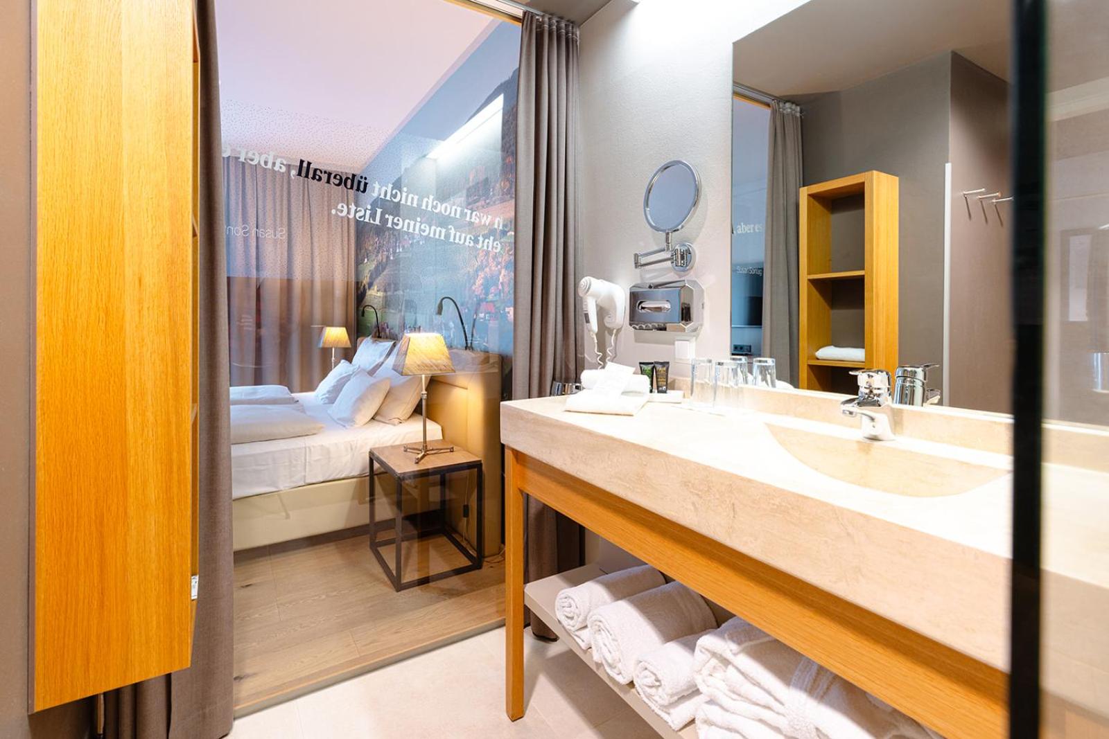 Comfort Double Room with Balcony - Photo 3