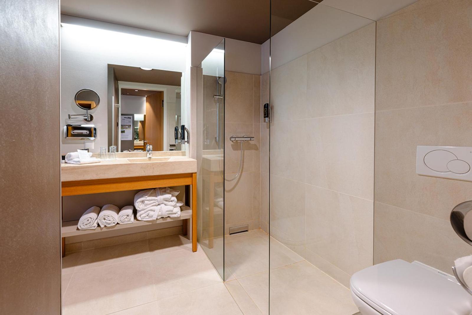 Comfort Double Room with Balcony - Photo 4