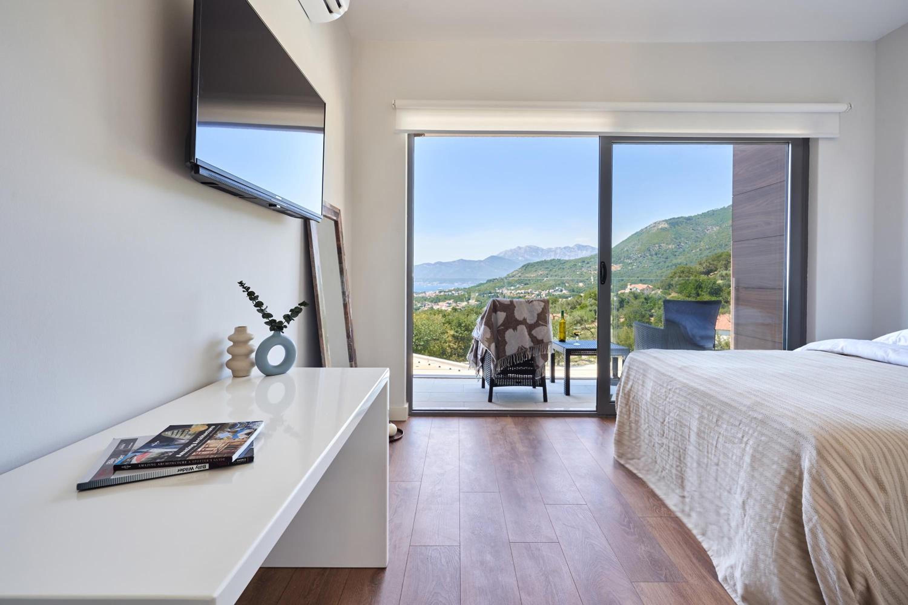 Apartment with Sea View photo 2