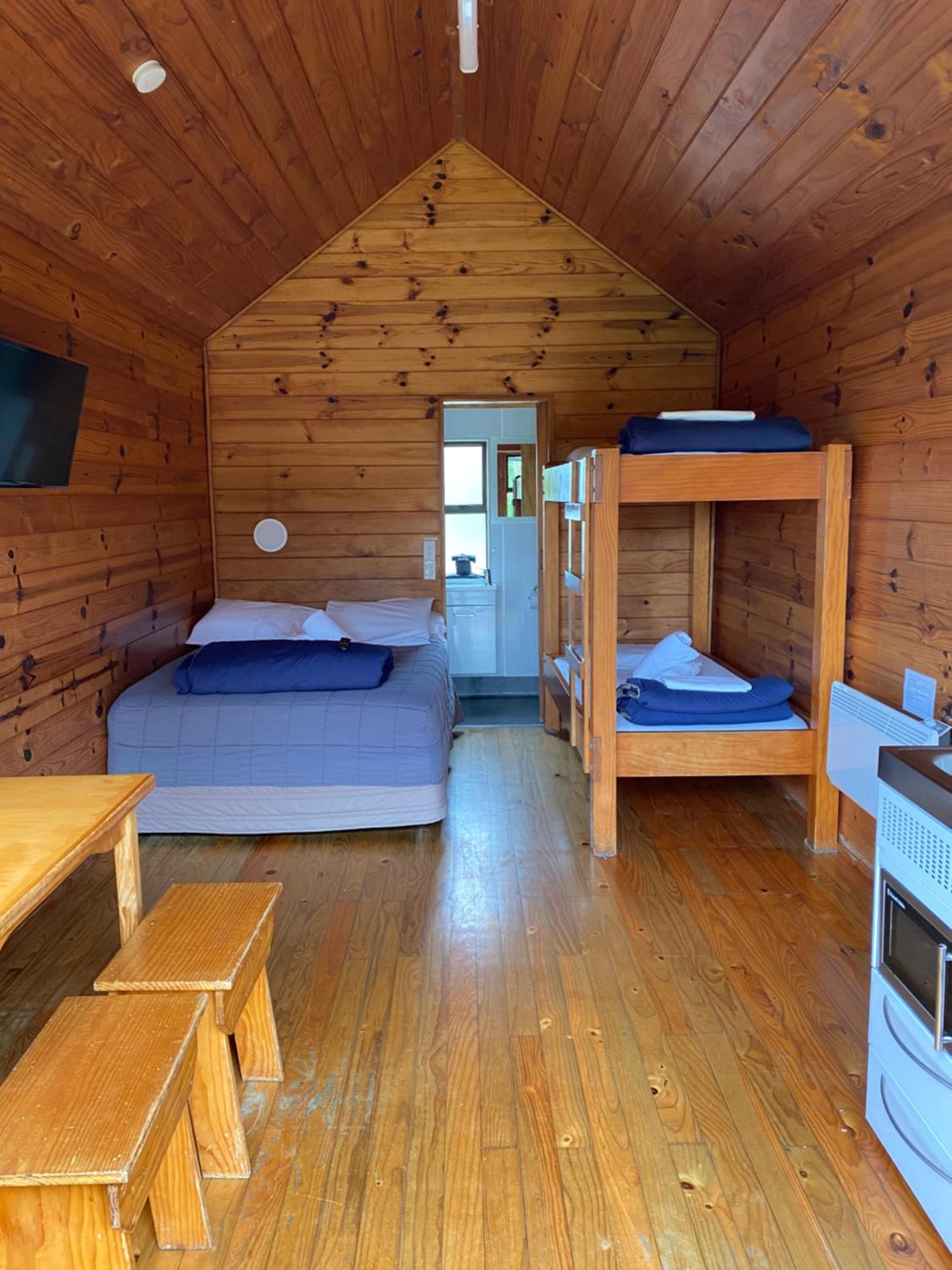 Log Cabin with Private Ensuite Bathroom and Kitchenette