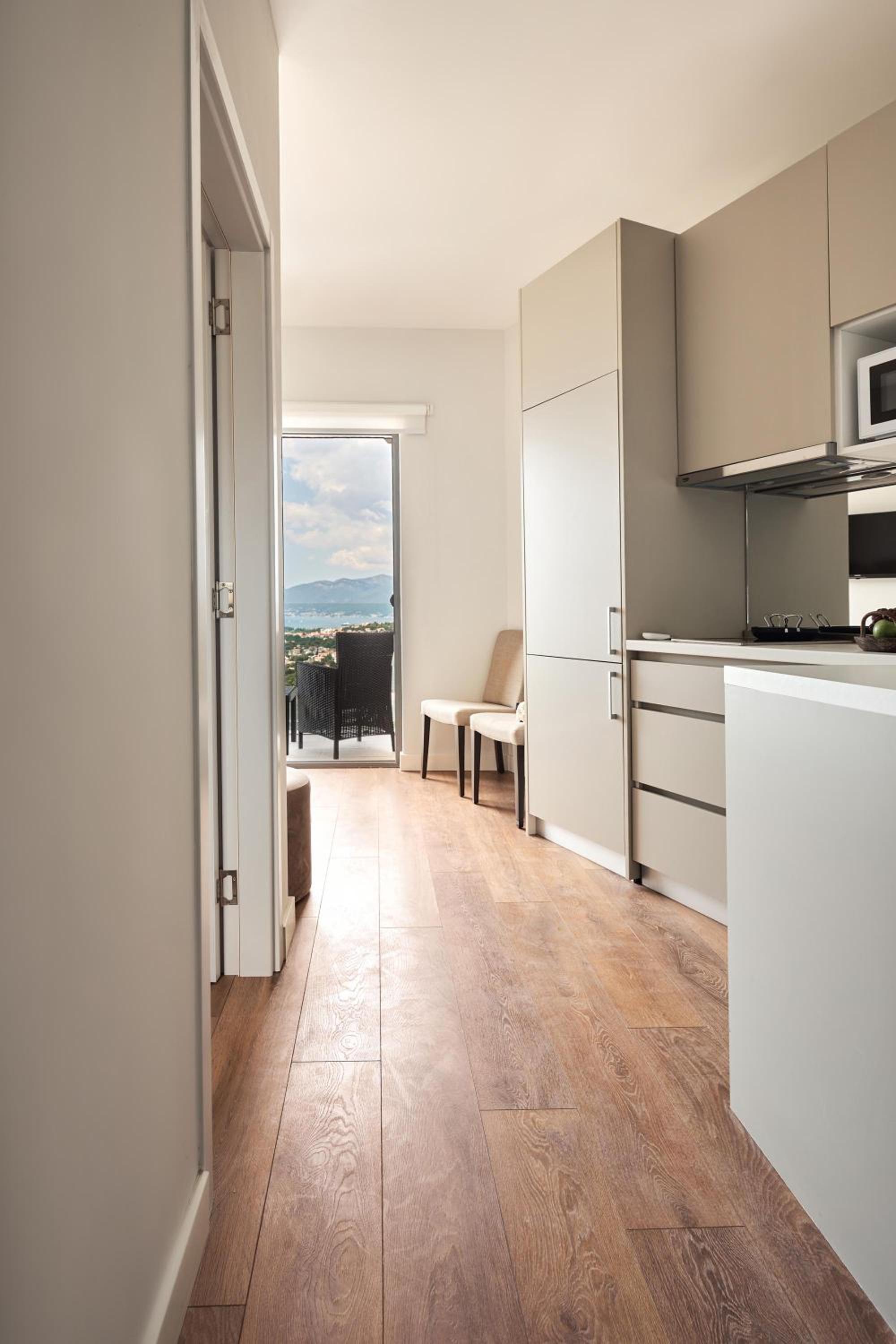 Suite with Sea View - Photo 11