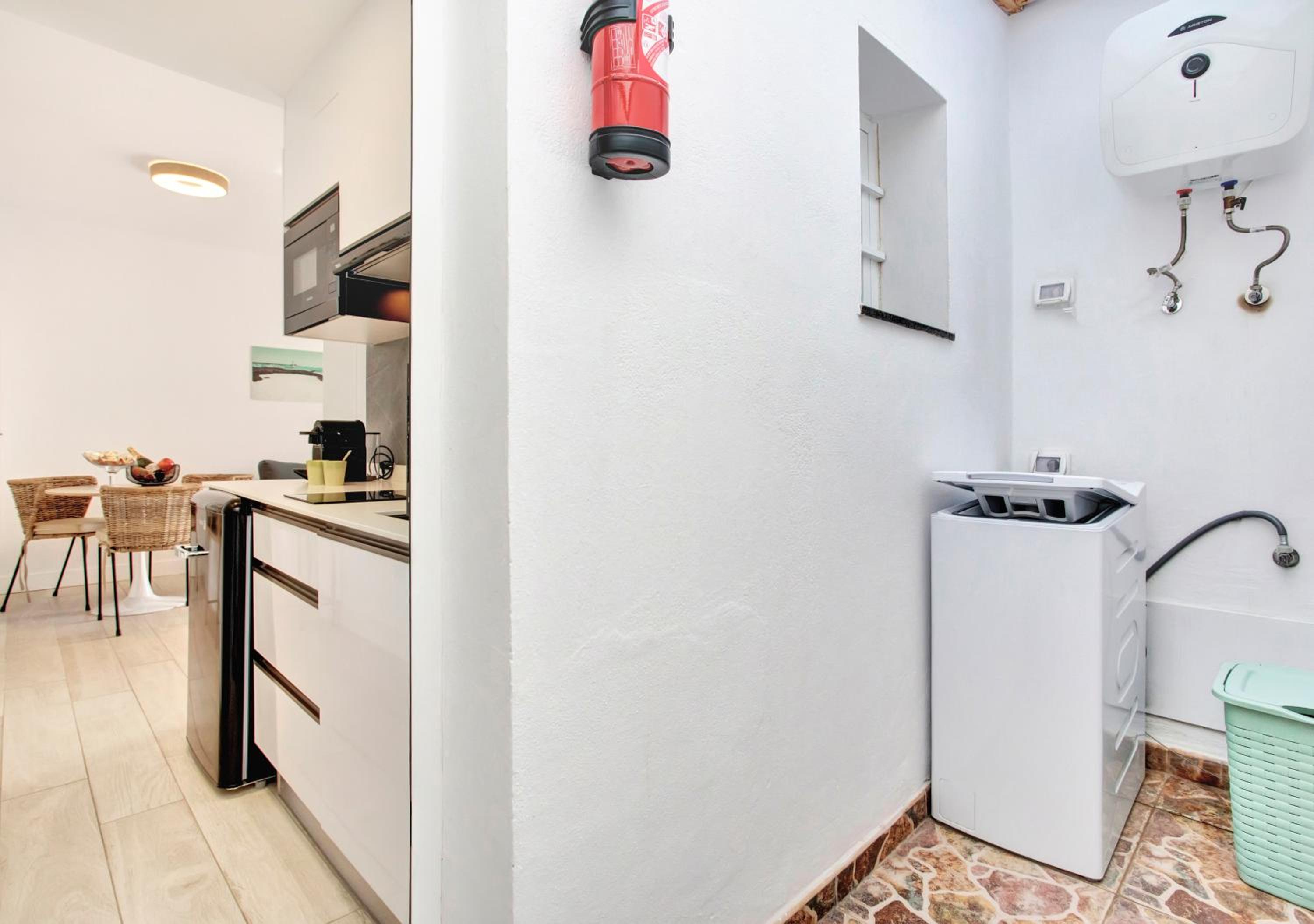 One-Bedroom Apartment photo 2
