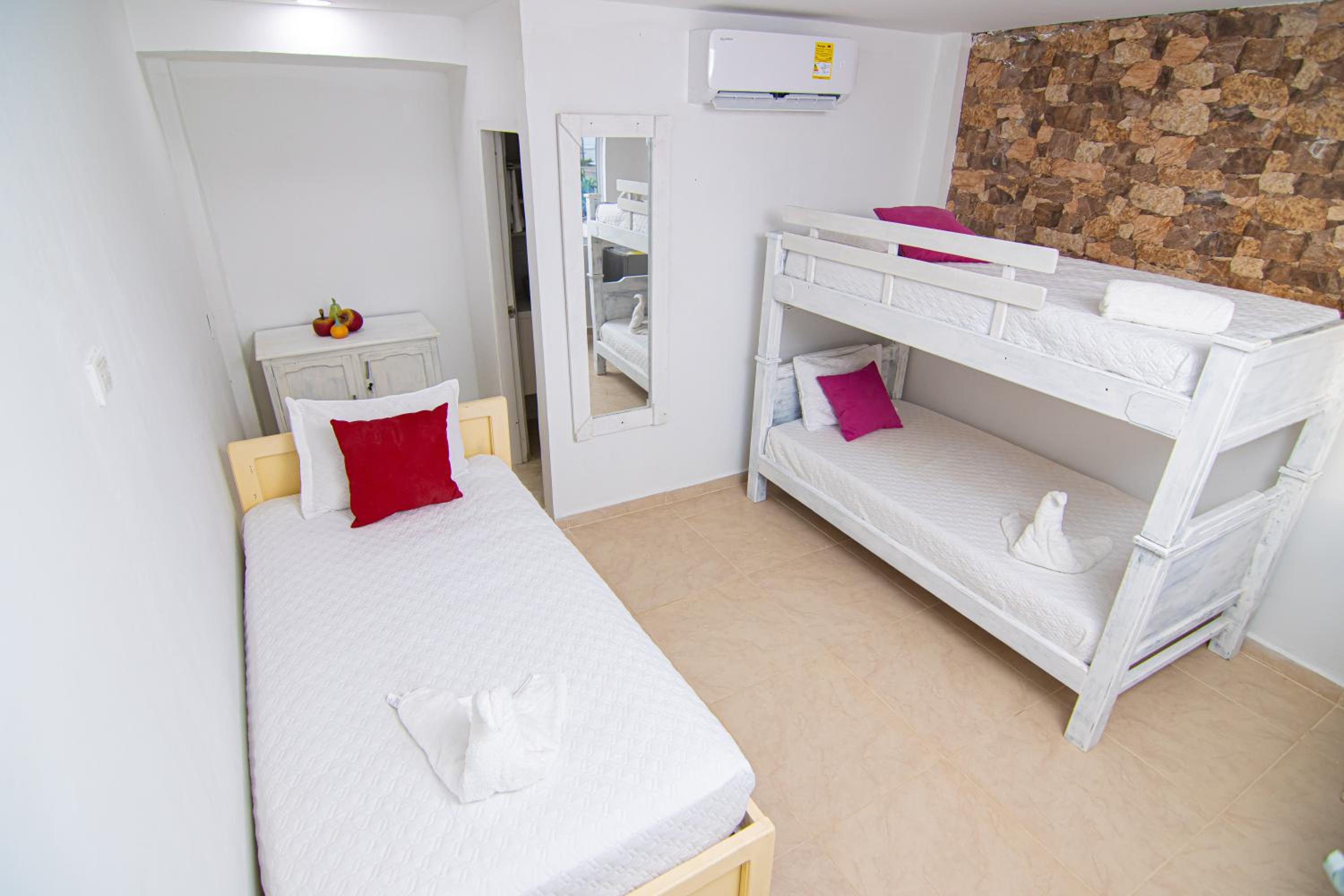 Basic Triple Room photo 2