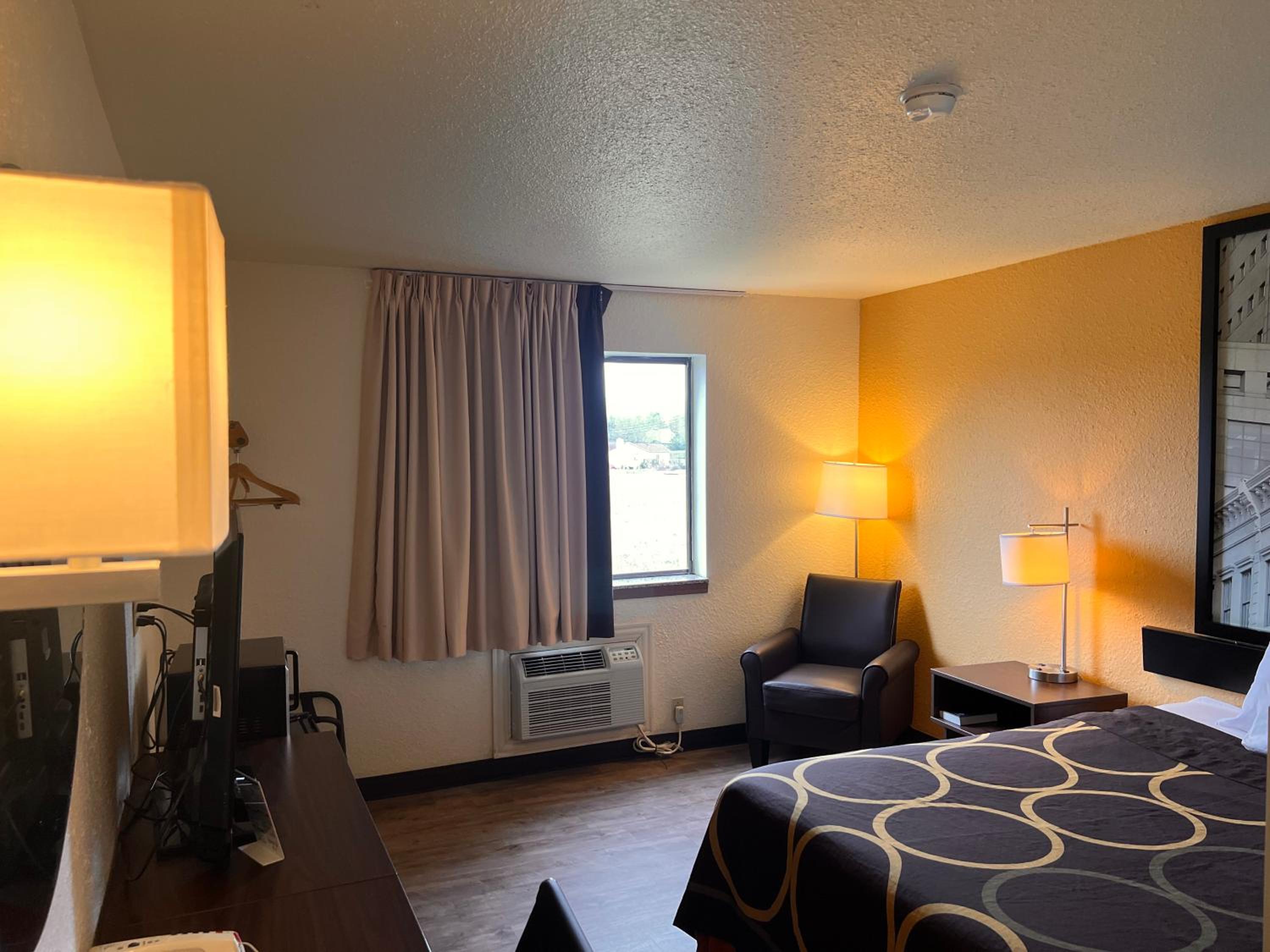 King Room- Non-Smoking - Photo 9