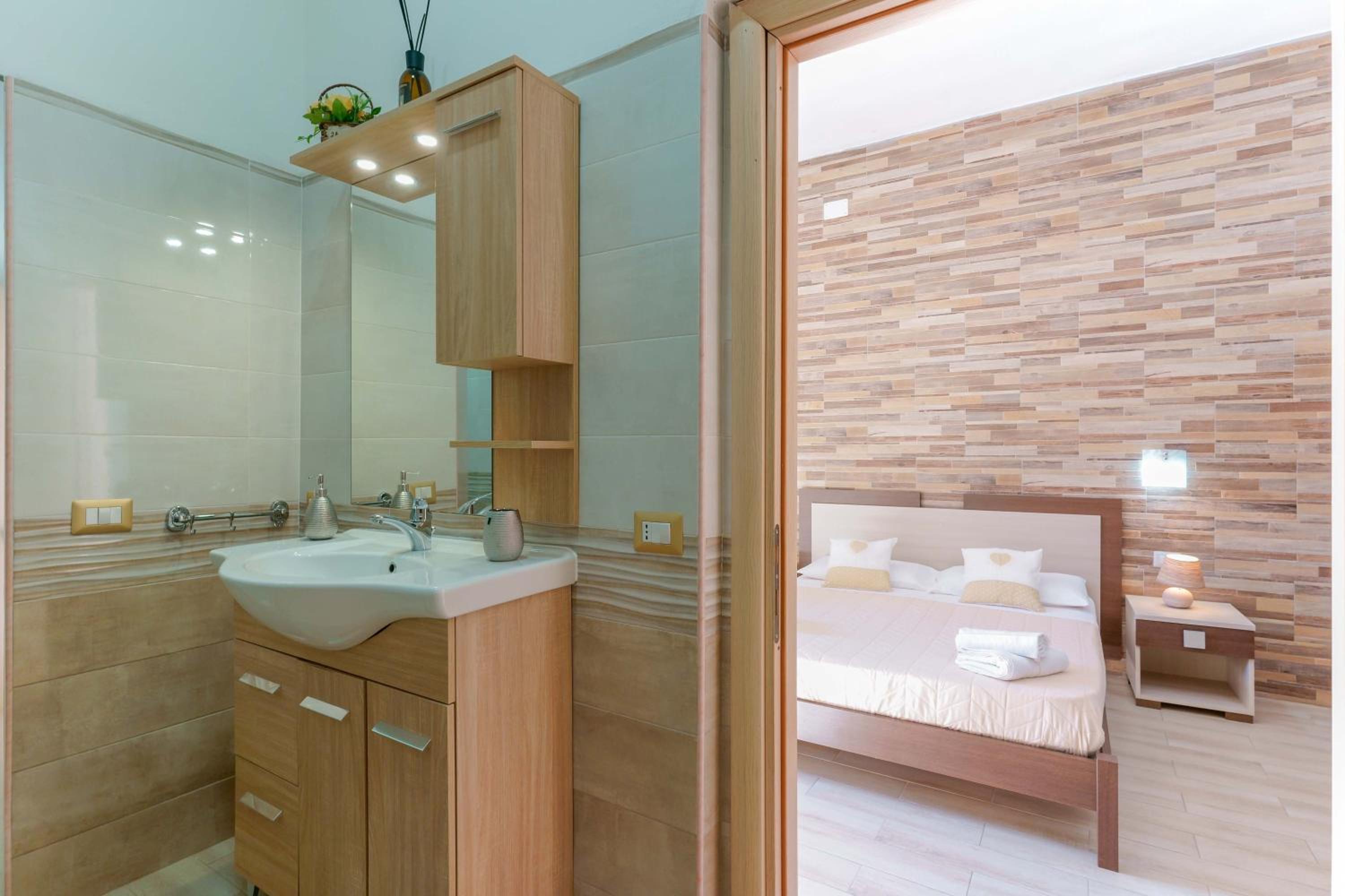 Quadruple Room with Private Bathroom - Photo 8