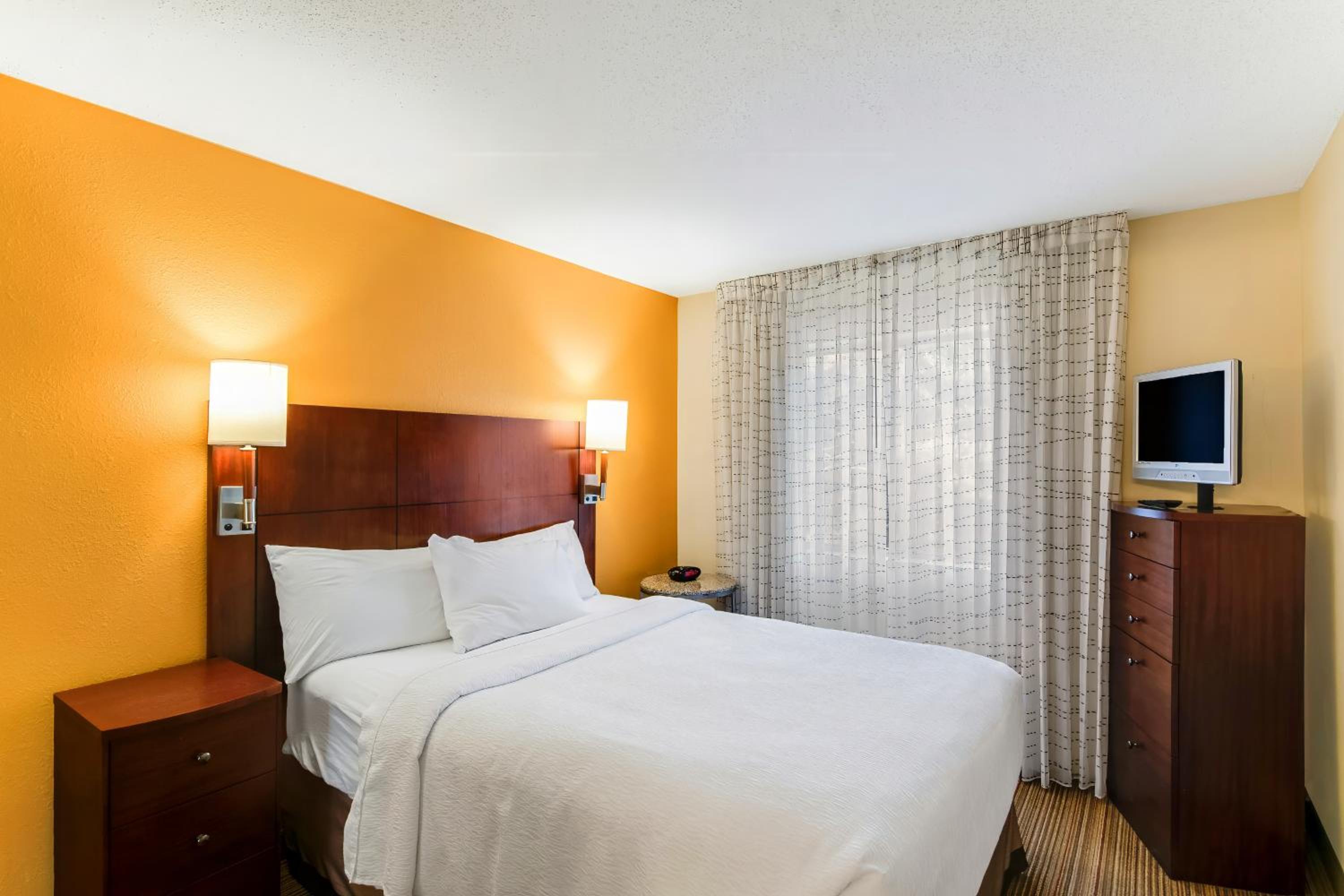 Two Bedroom Suite - Queen in Each photo 3