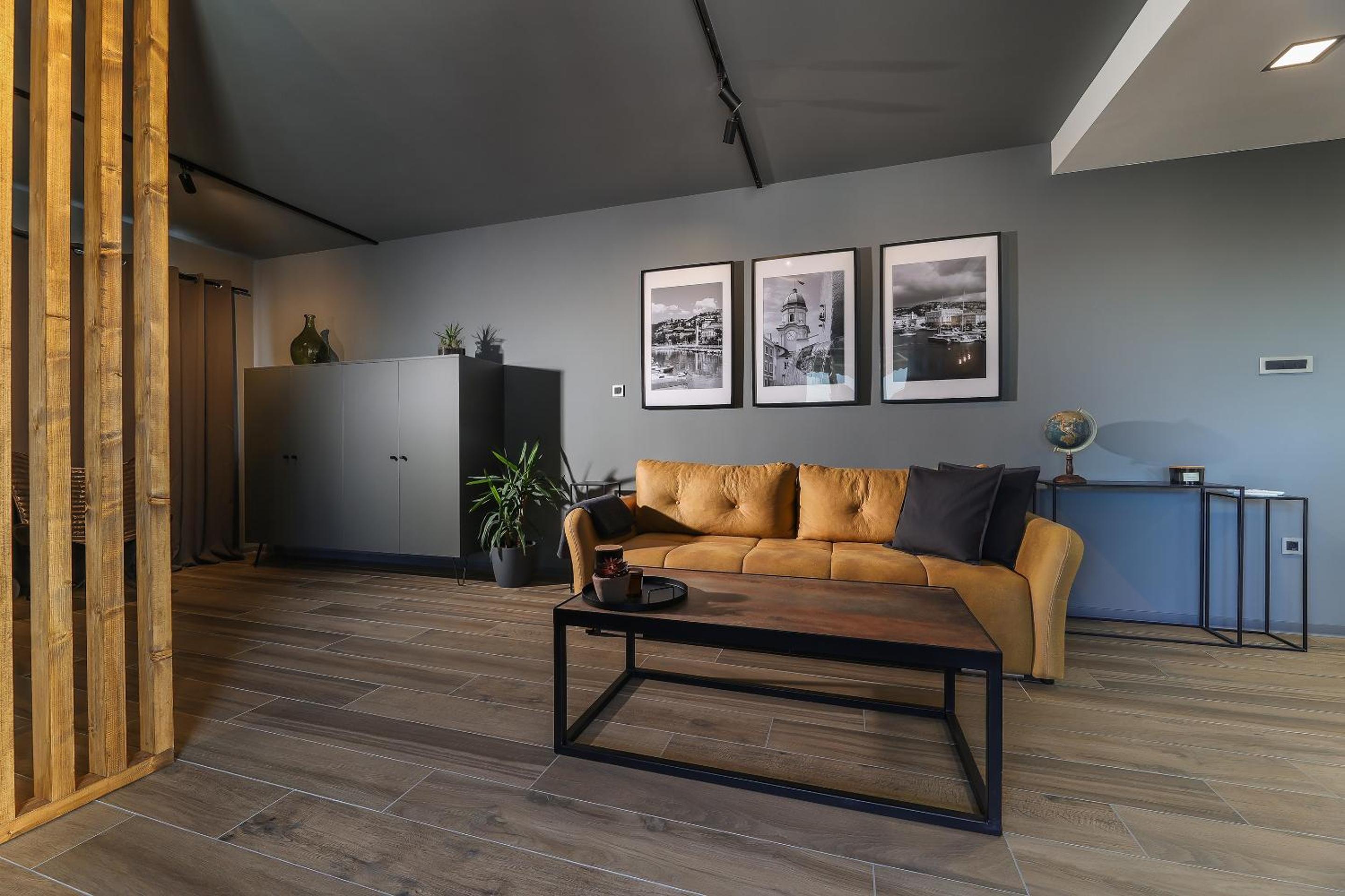 One-Bedroom Apartment photo 1