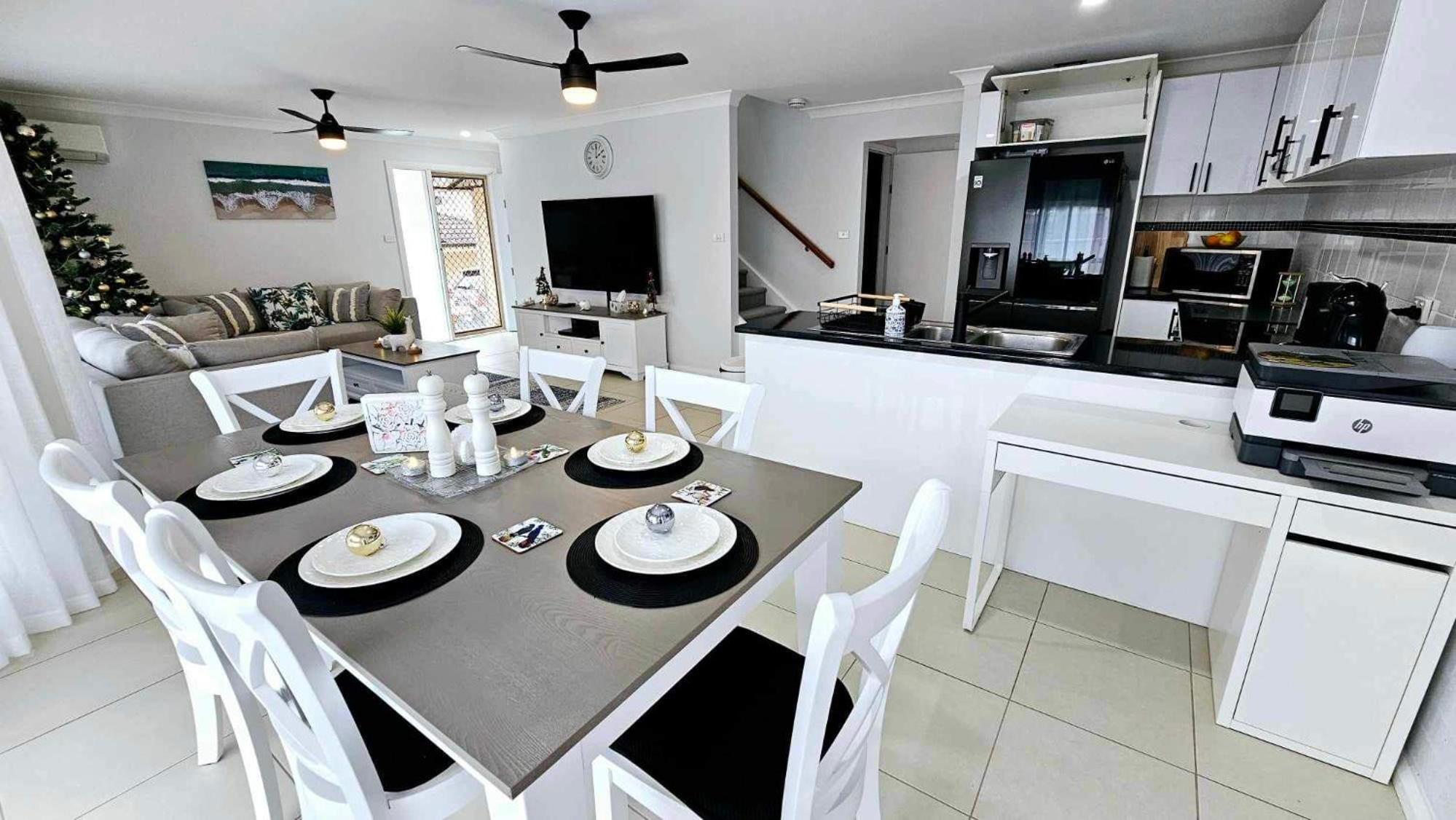 Apartment with Sea View photo 2