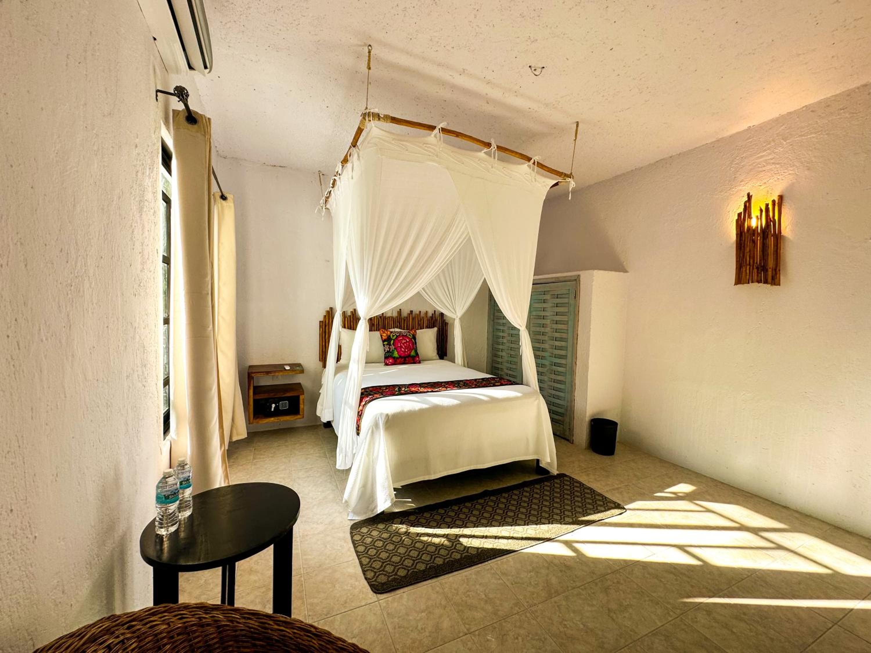 Standard Queen Room - Photo 6