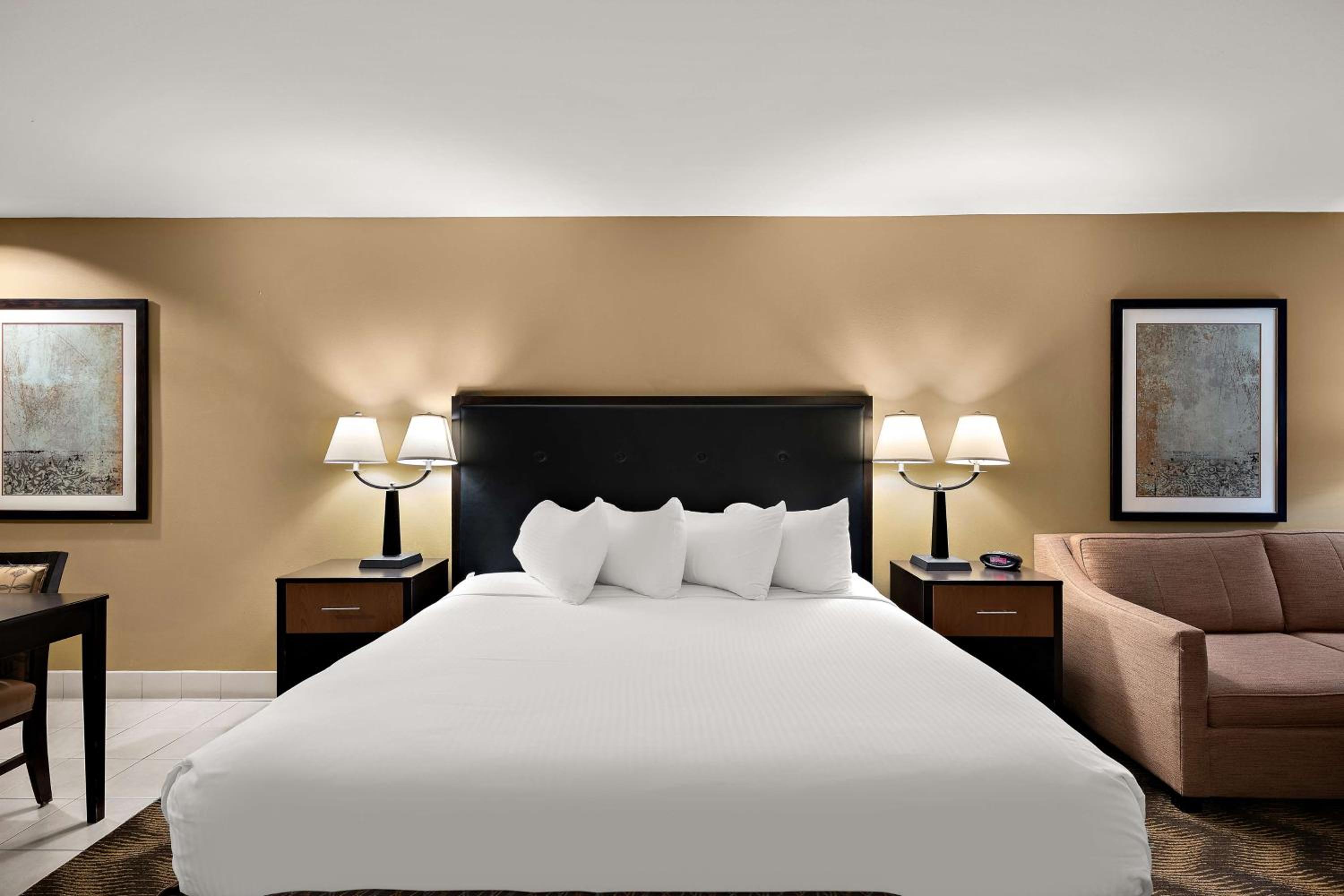 Deluxe King Room photo 1
