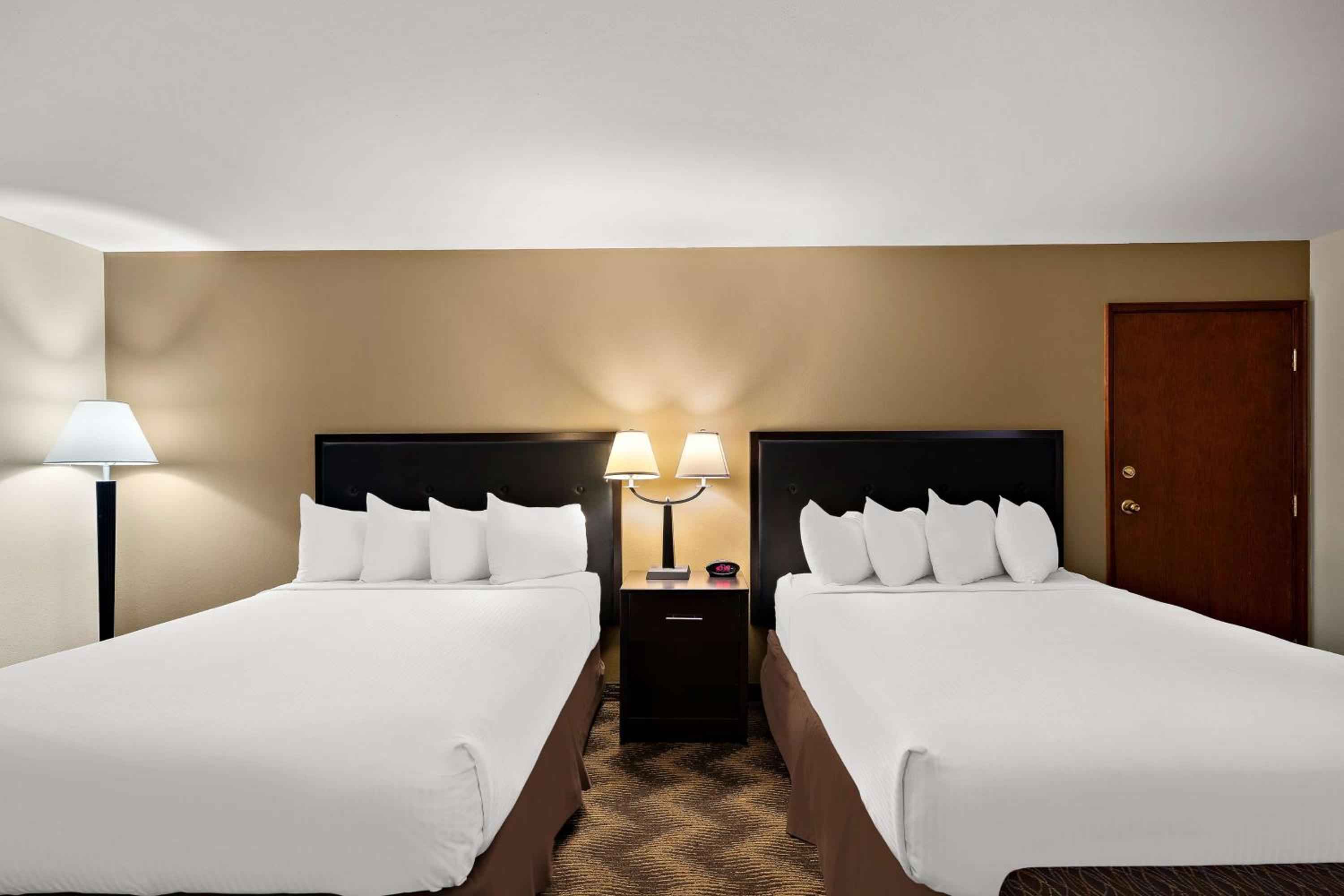 Queen Room - Non-Smoking photo 1