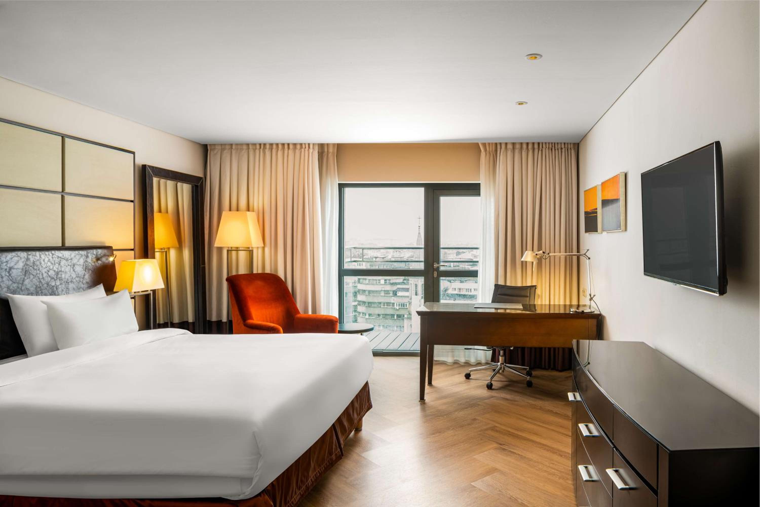 Executive Room with Lounge Access - Photo 3