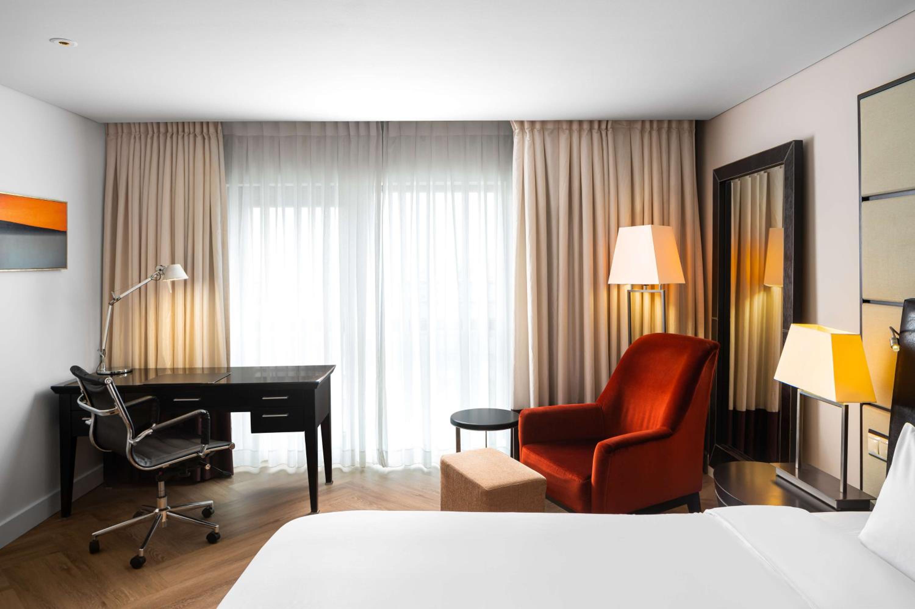 Executive Room with Lounge Access - Photo 1