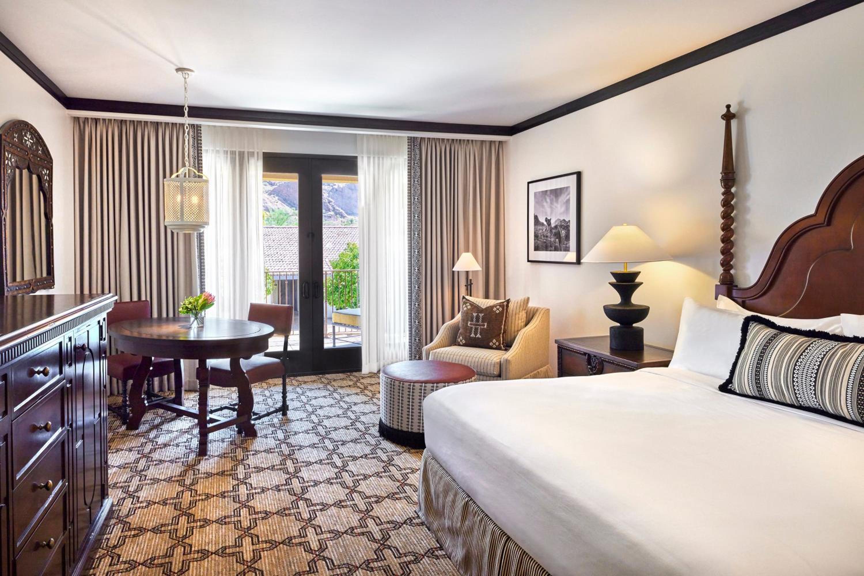 Camelback View Room - 1 King Bed - Photo 4